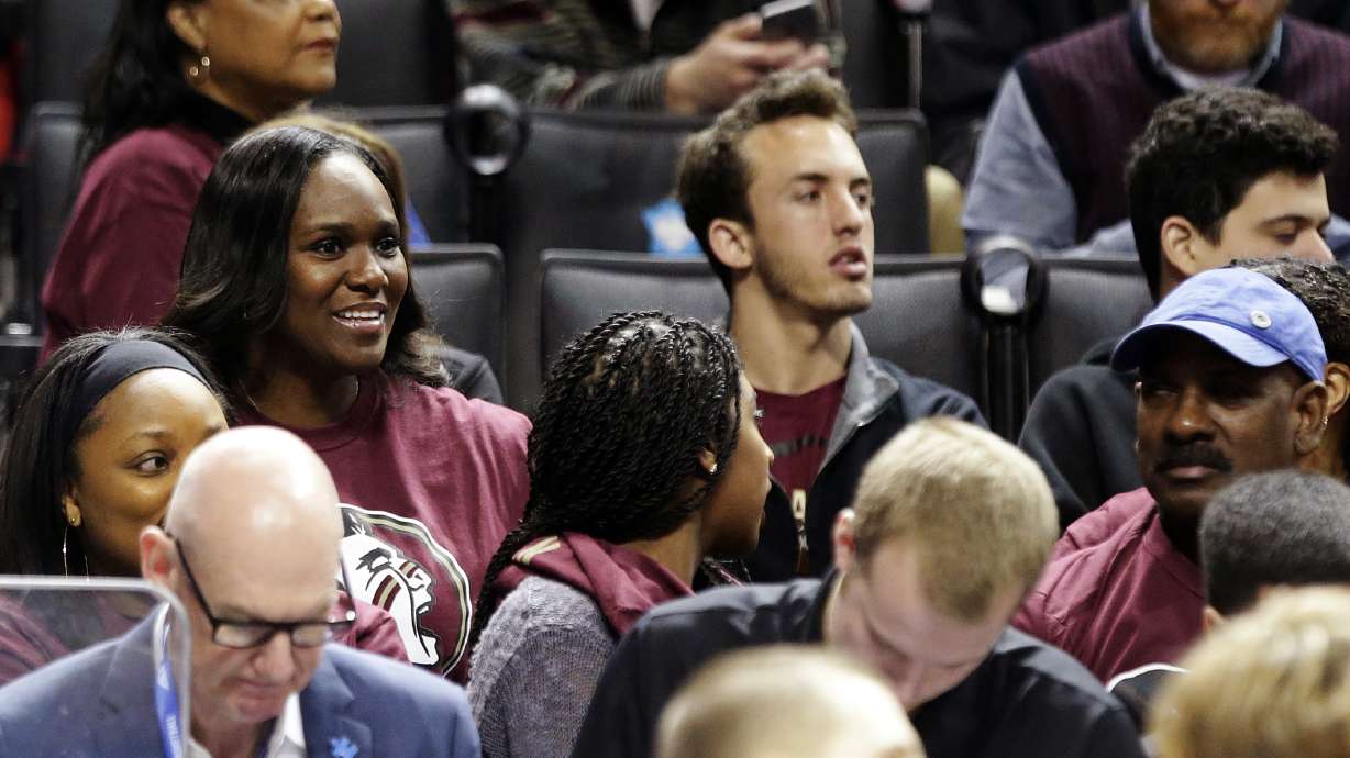 Mom and coach: FSU's Mann receives extra on-court guidance