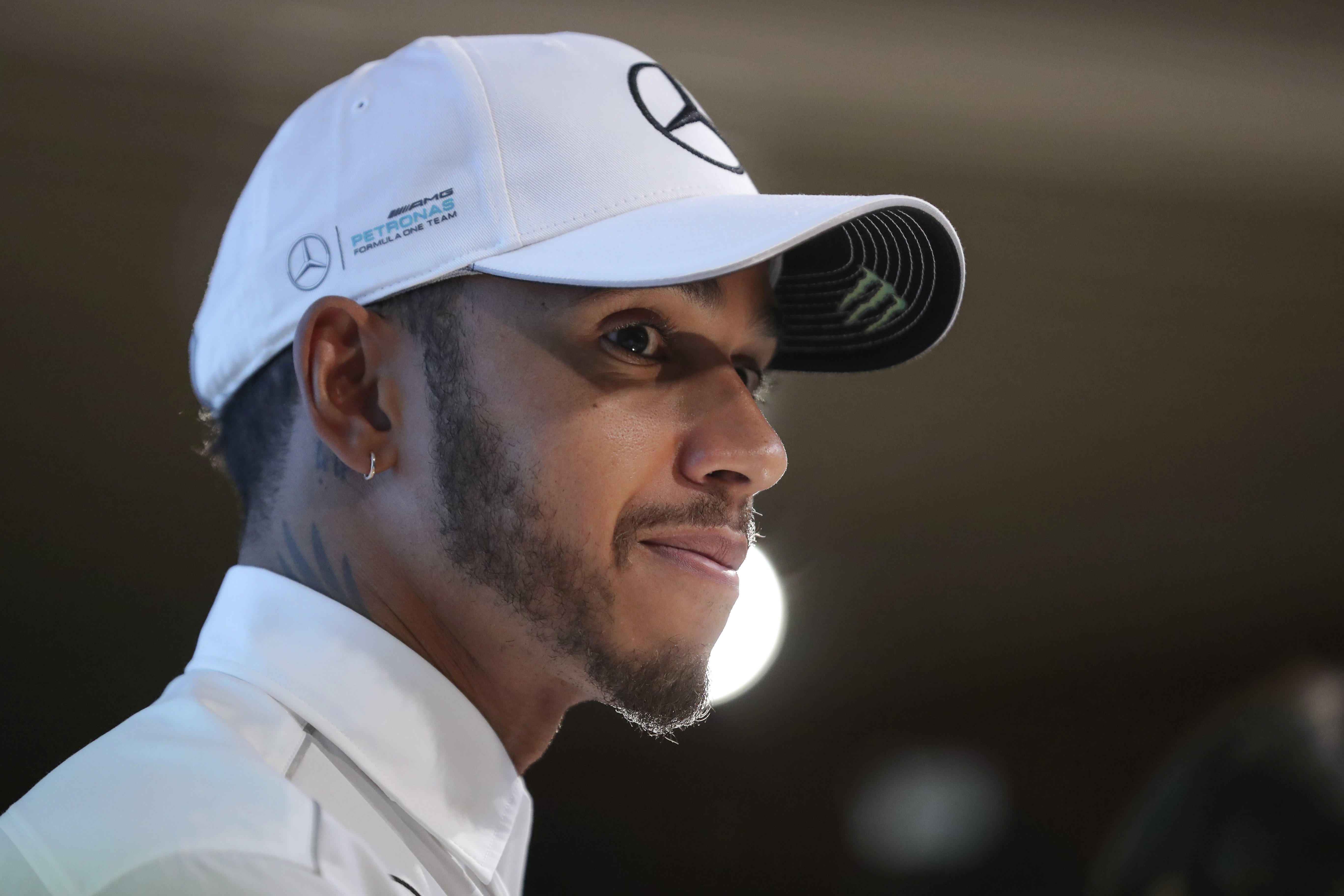 Hamilton "super relaxed" amid contract talks with Mercedes