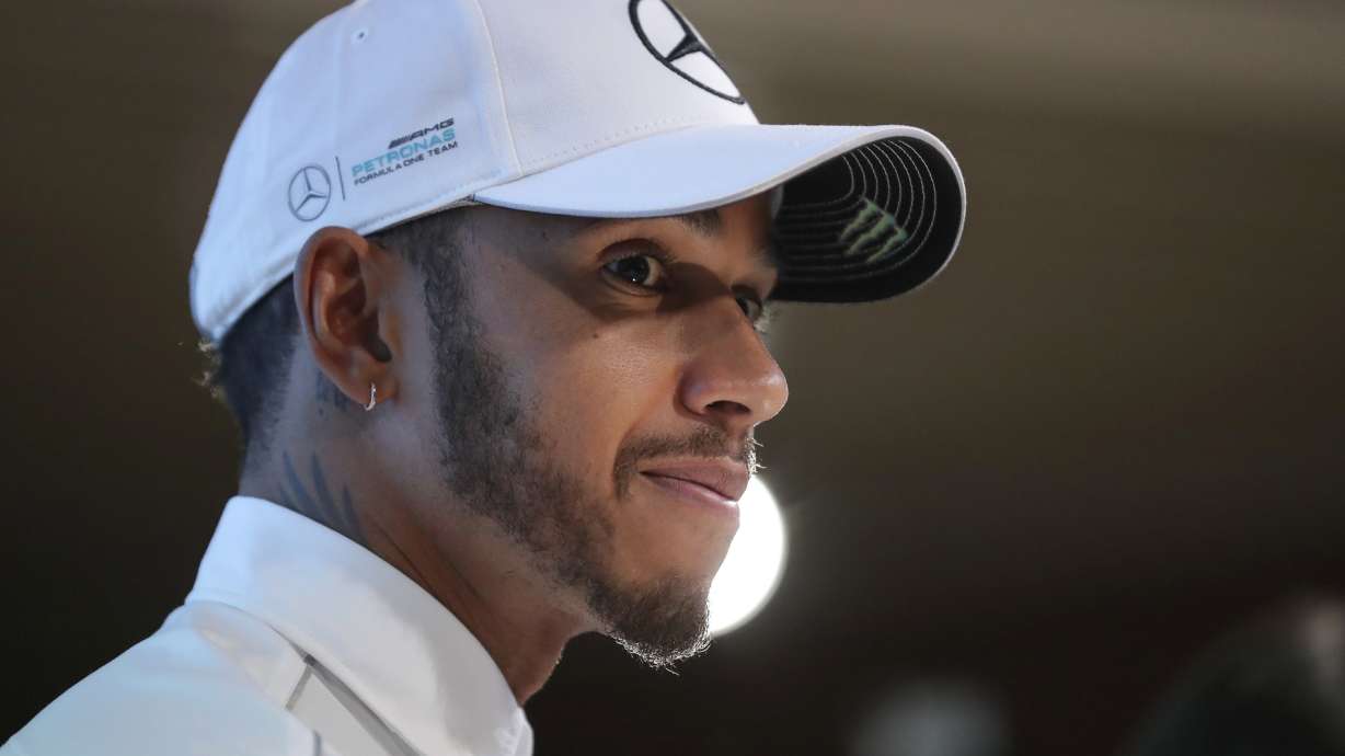 Hamilton "super relaxed" amid contract talks with Mercedes