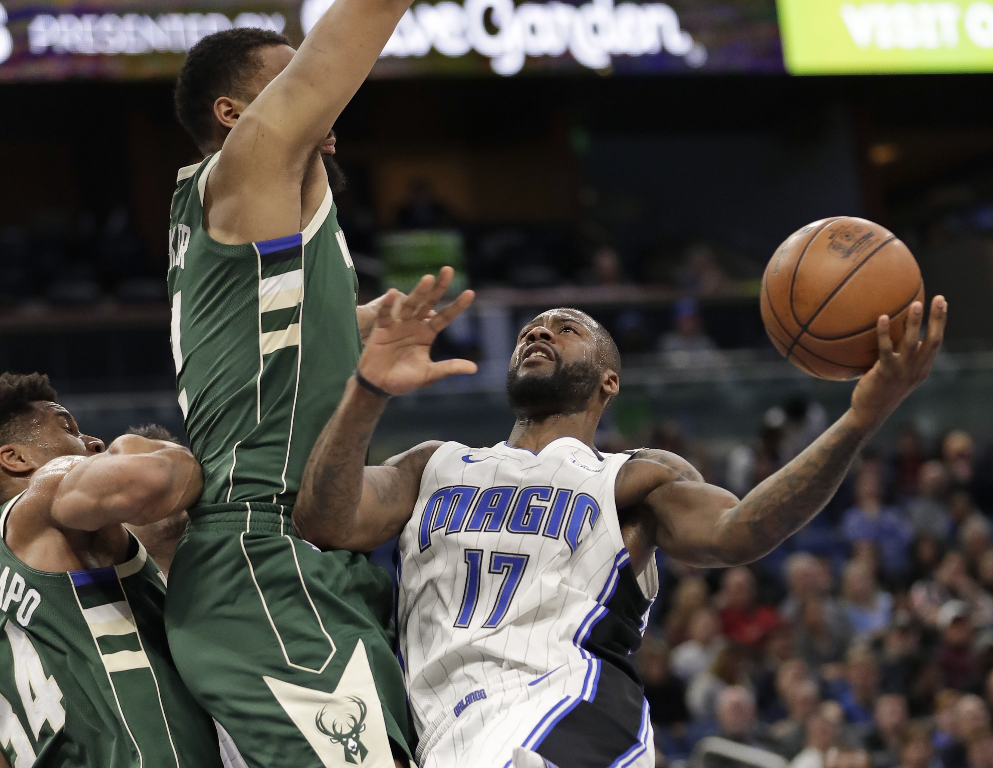 Simmons, Augustin power Magic over Bucks, 126-117