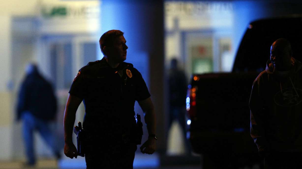 Man shoots 2 at hospital before killing self; 1 victim dead