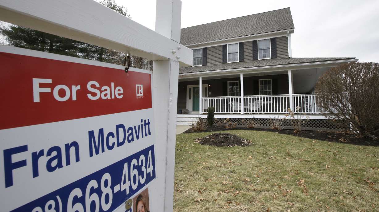 Builders optimism slides for third consecutive month