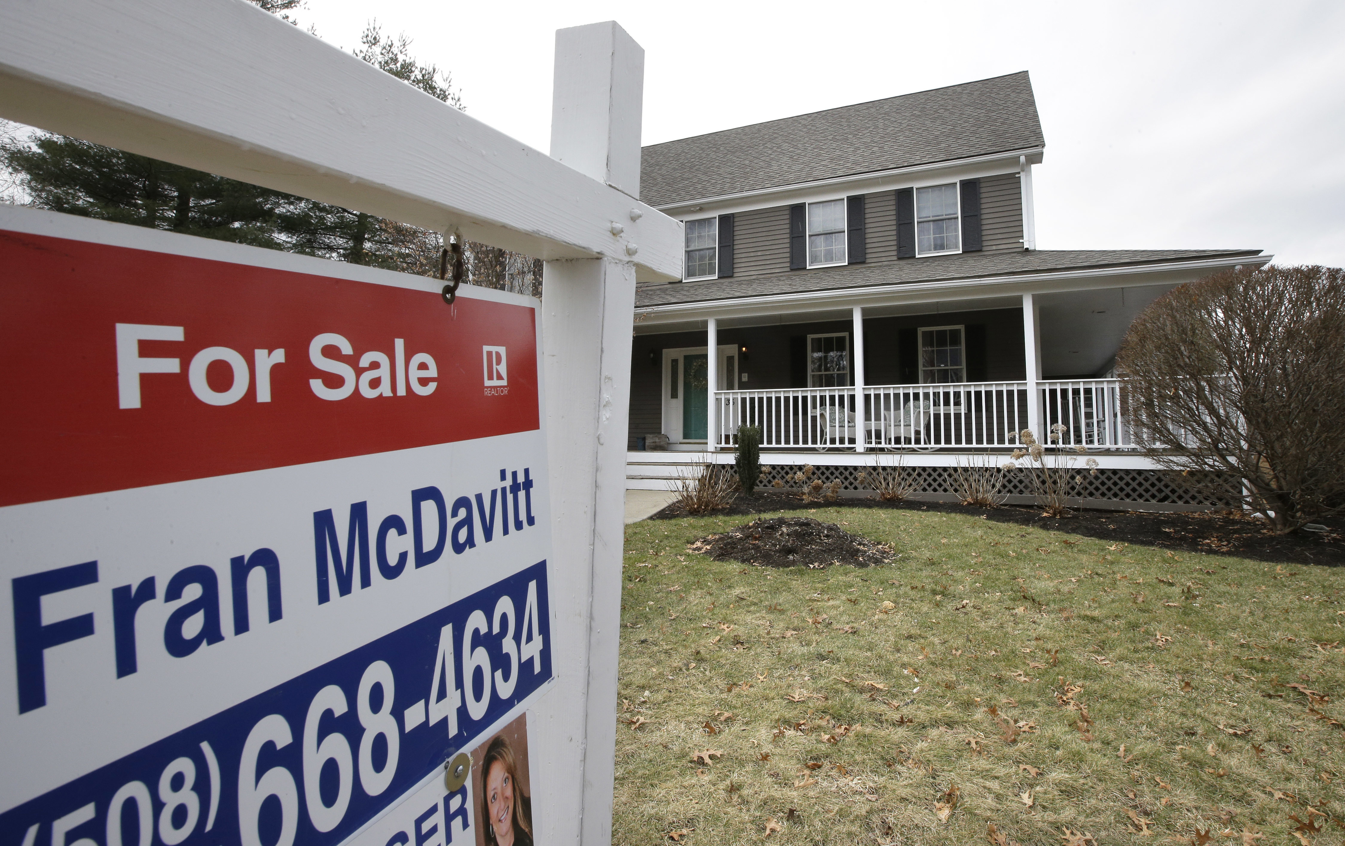 Long-term US mortgage rates fall for first time this year
