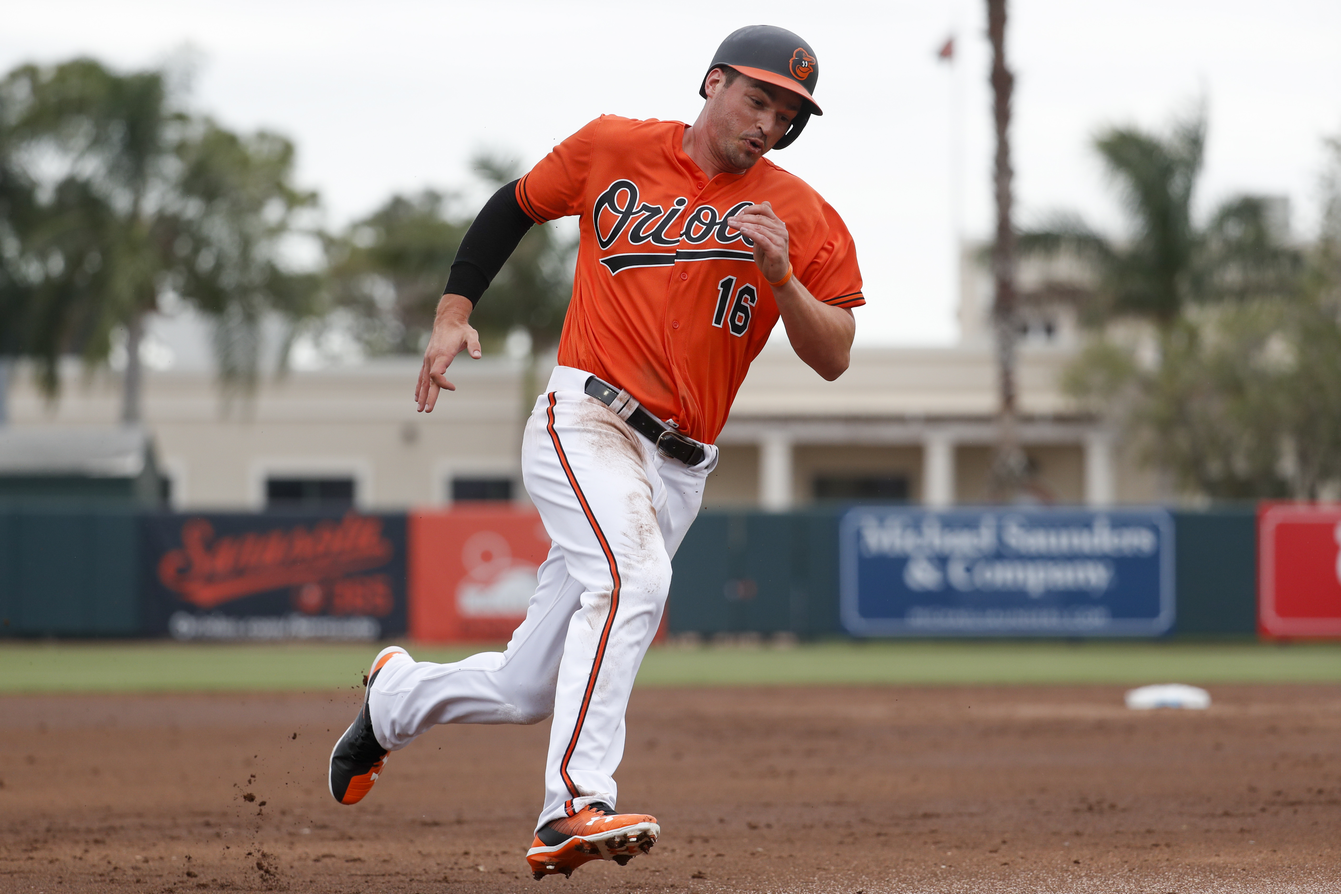 MLB tells Judge recruiting Machado against rules