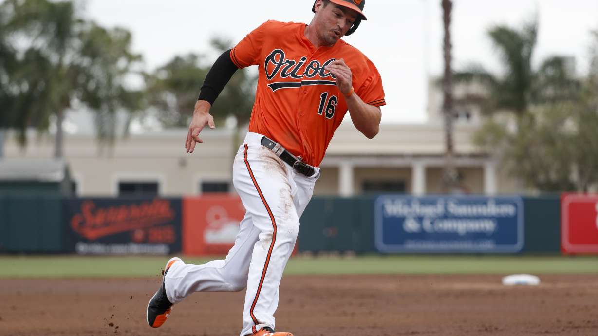 MLB tells Judge recruiting Machado against rules