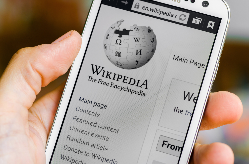 YouTube will start displaying Wikipedia articles next to conspiracy theory videos