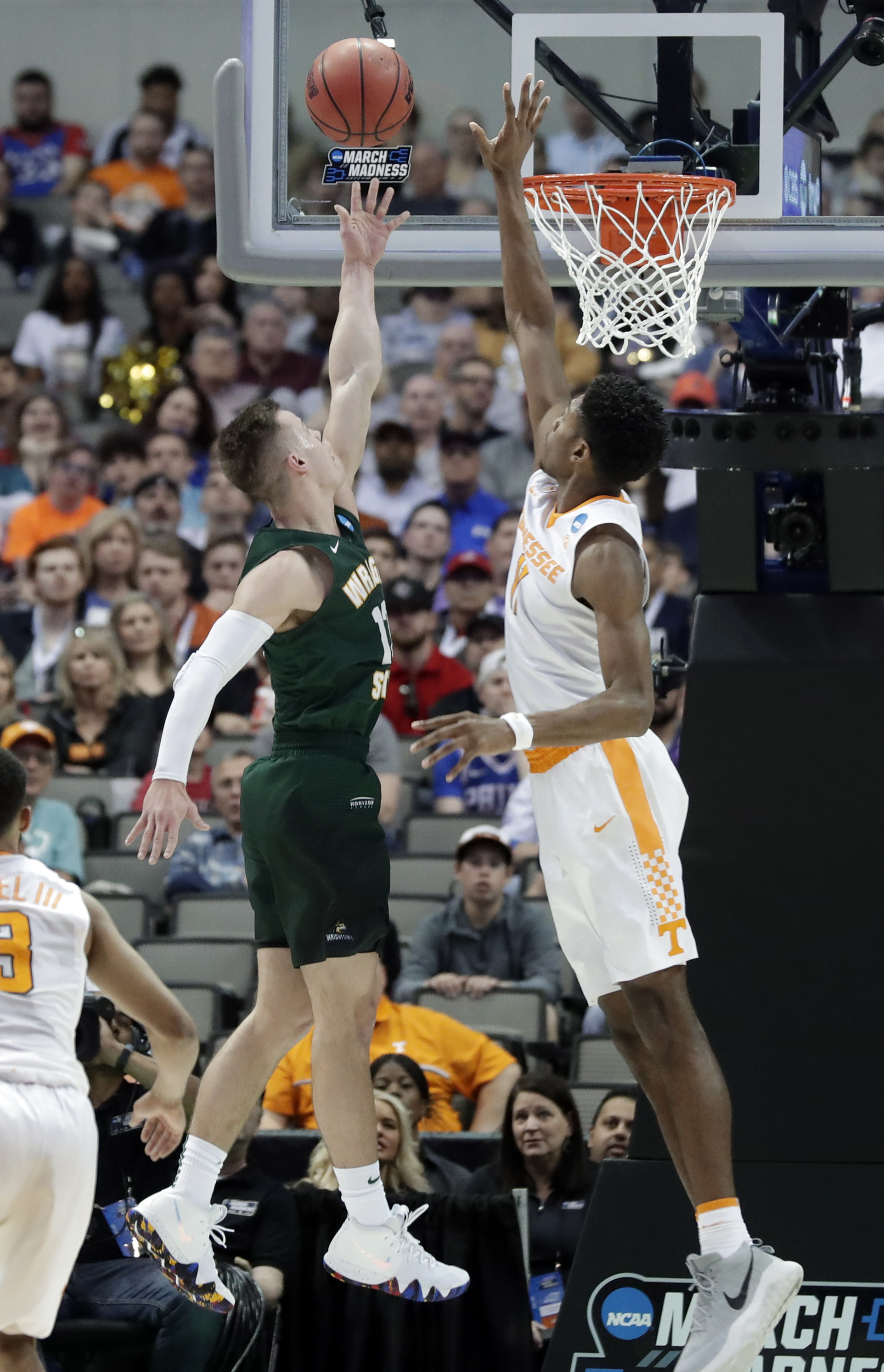 Tennessee wins NCAA opener, routs Wright State 73-47