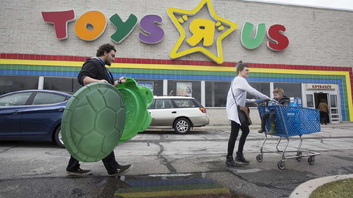 Utah shoppers lament announced closing of Toys R Us