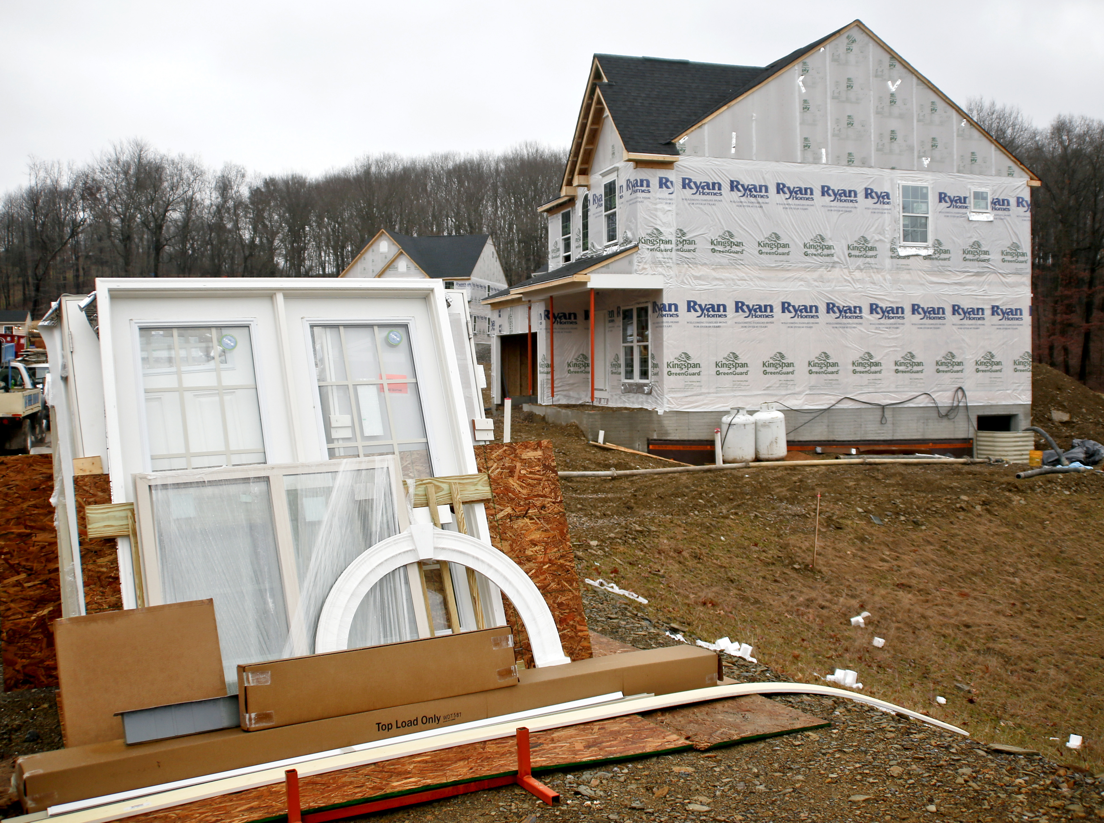 US February housing starts fell 7 percent after January surge