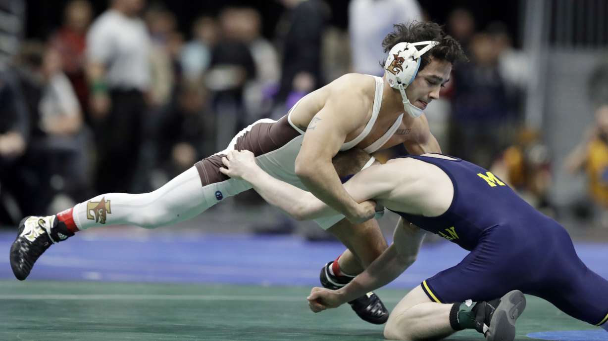 Penn State charges into lead at NCAA Wrestling Championships