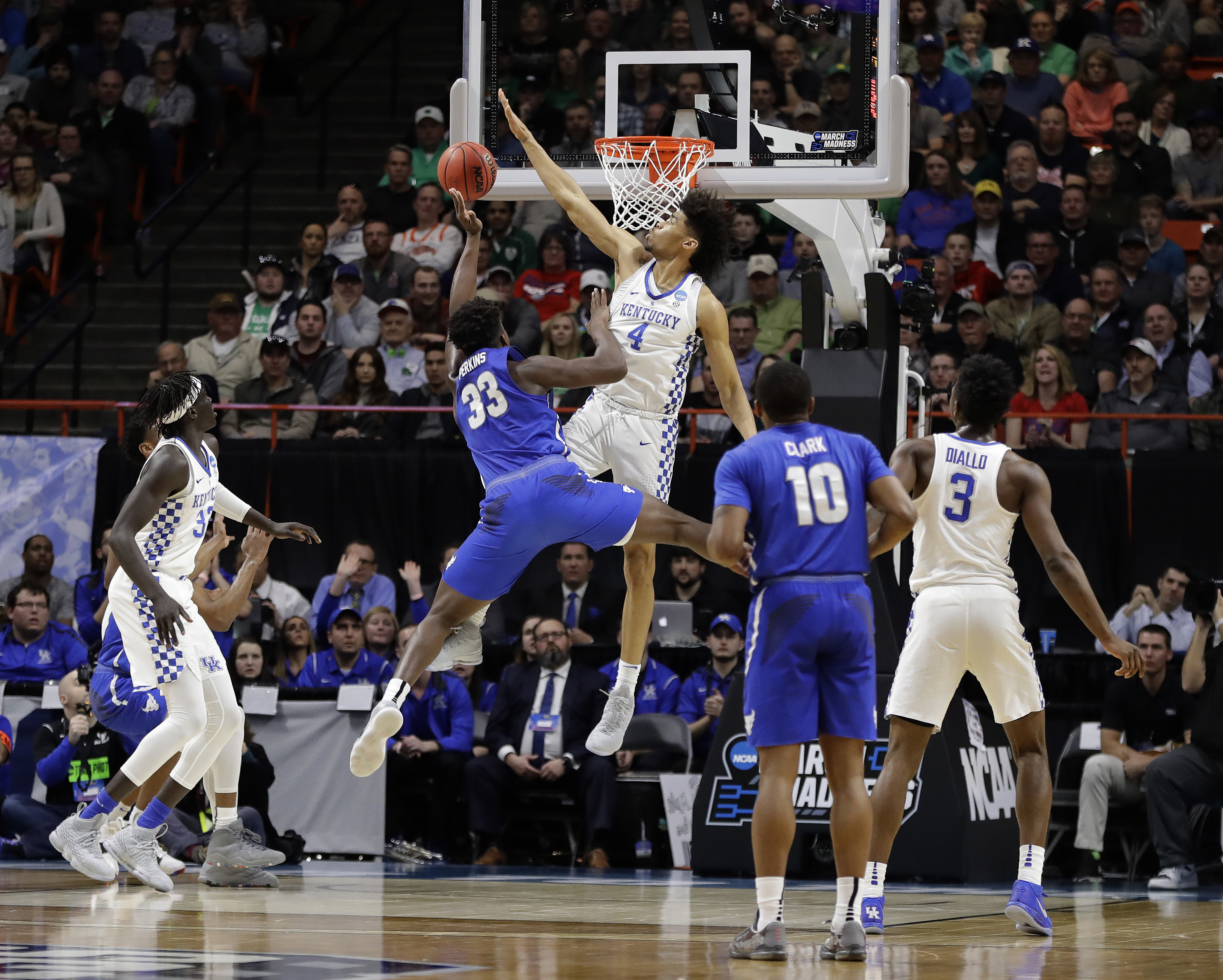Young and talented: Kentucky stops Buffalo cold, 95-75