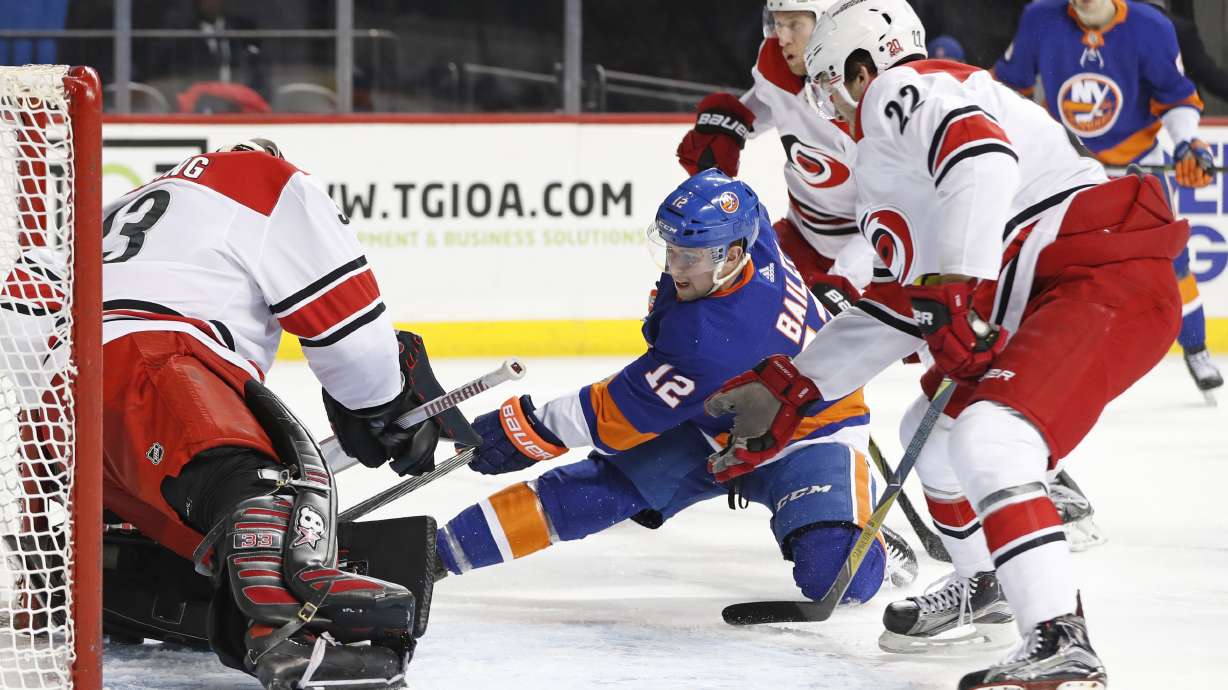 Van Riemsdyk lifts Hurricanes past Islanders, 4-3