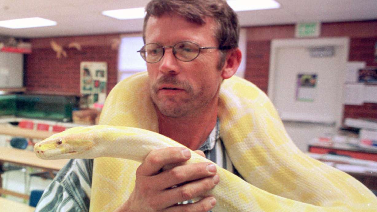 Community rallies around embattled Idaho teacher; woman who reported puppy's death feels threatened