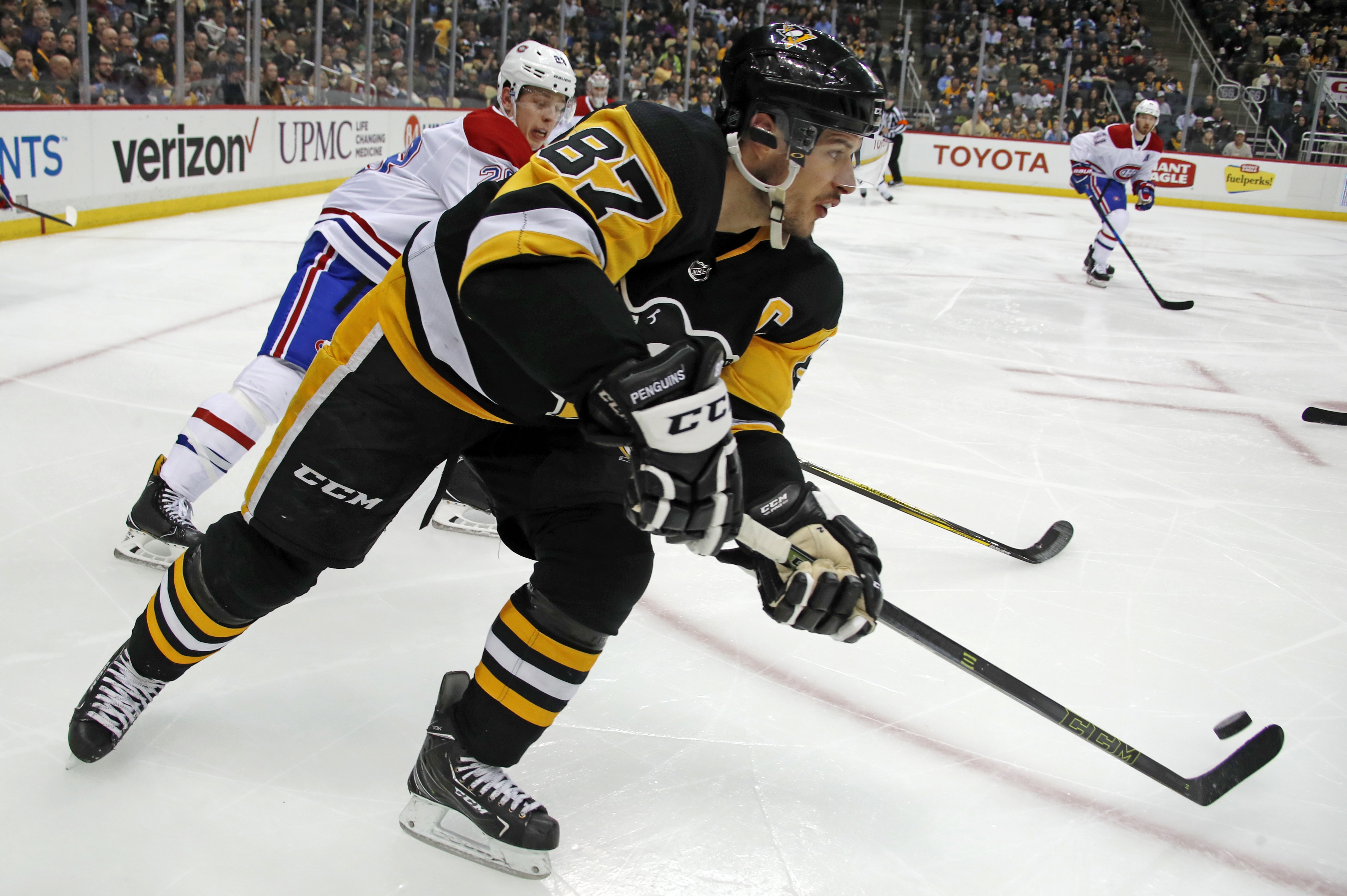 Sidney Crosby has highlight-reel goal, milestone assist