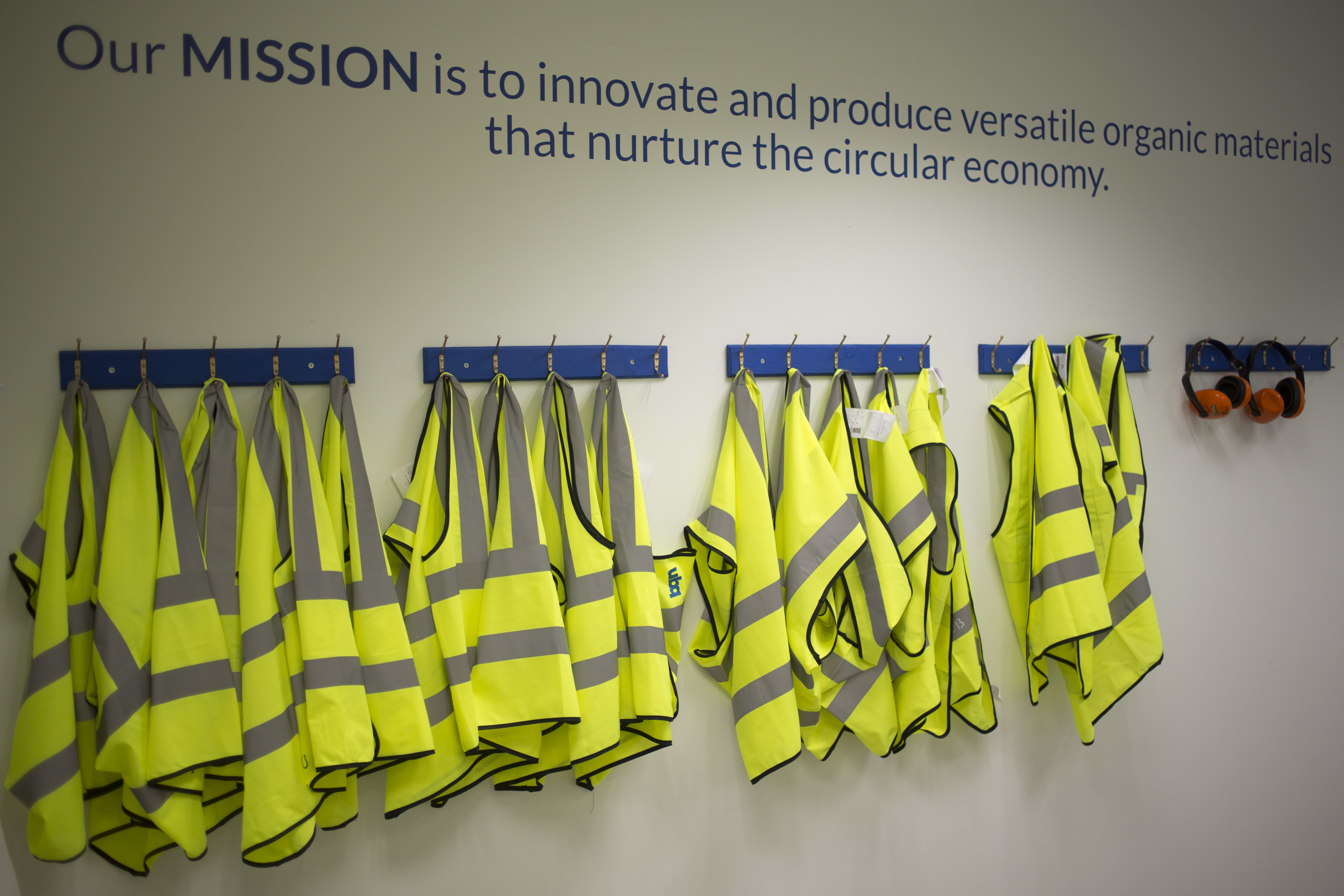 Israeli firm says it can turn garbage into bio-based plastic