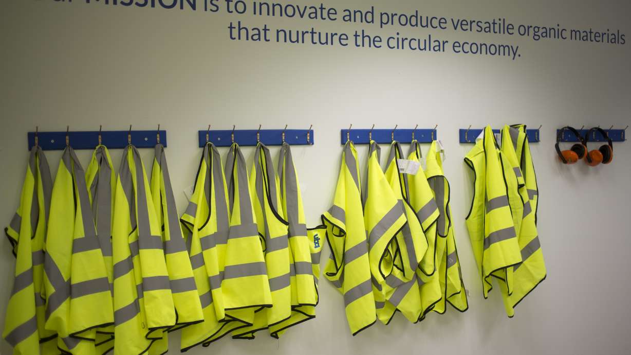 Israeli firm says it can turn garbage into bio-based plastic