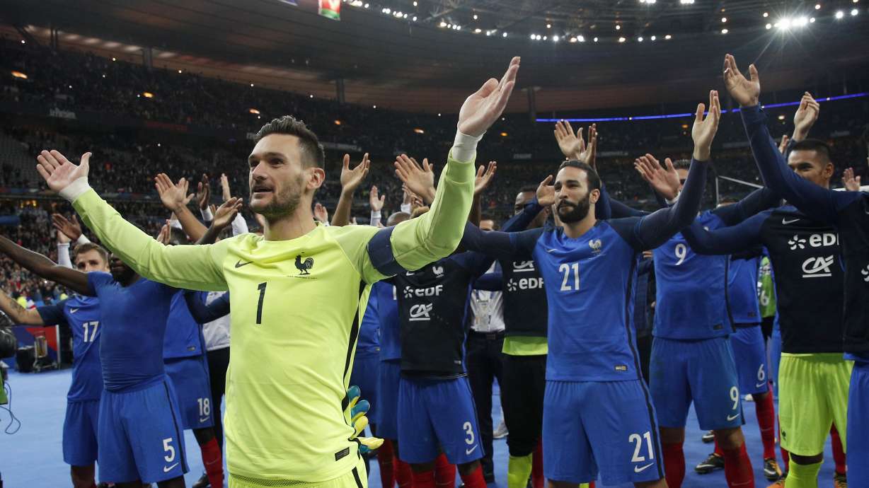 AP Interview: Lloris says Tottenham's style deserves trophy