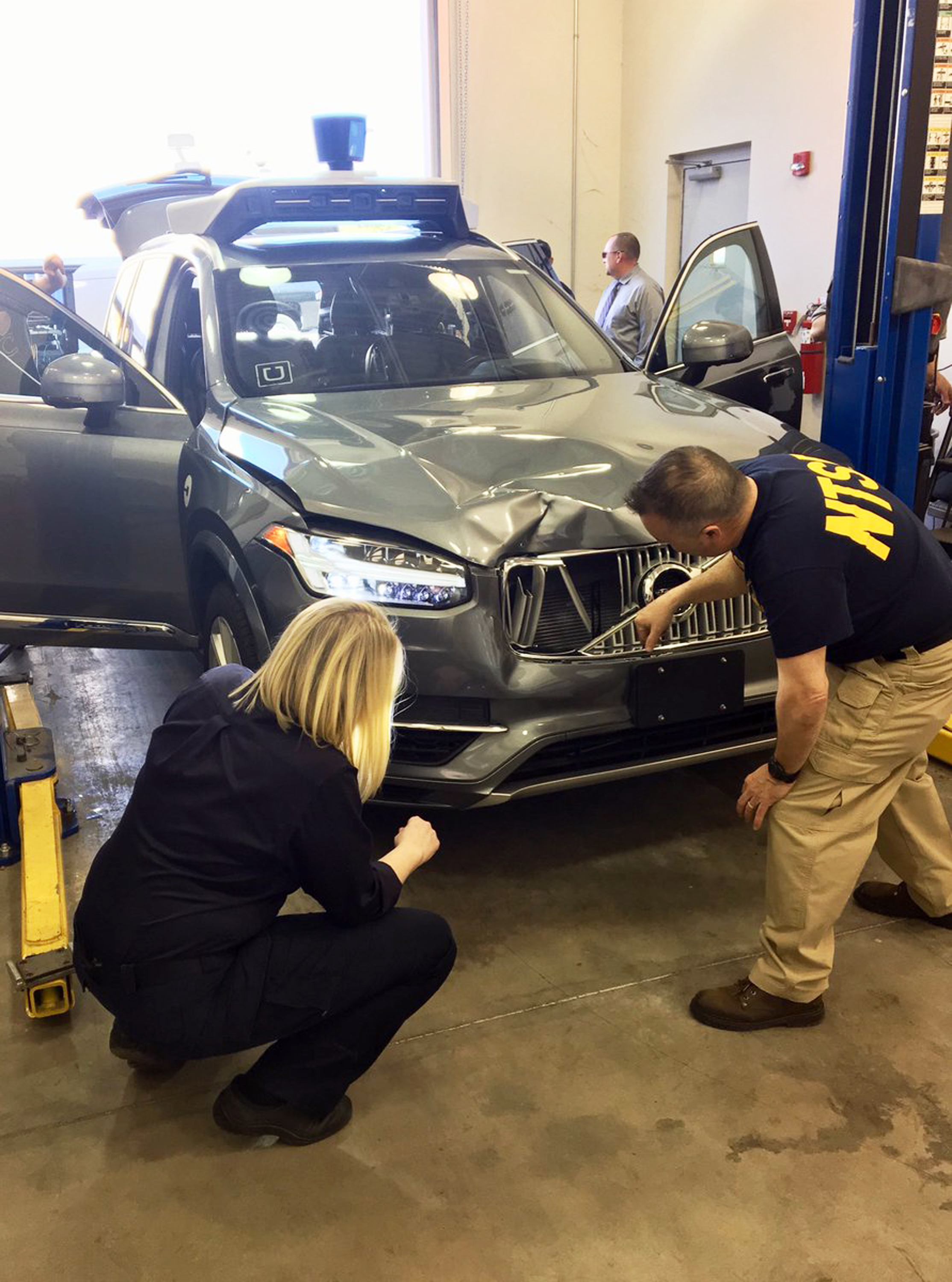 Experts: Uber SUV's autonomous system should have seen woman