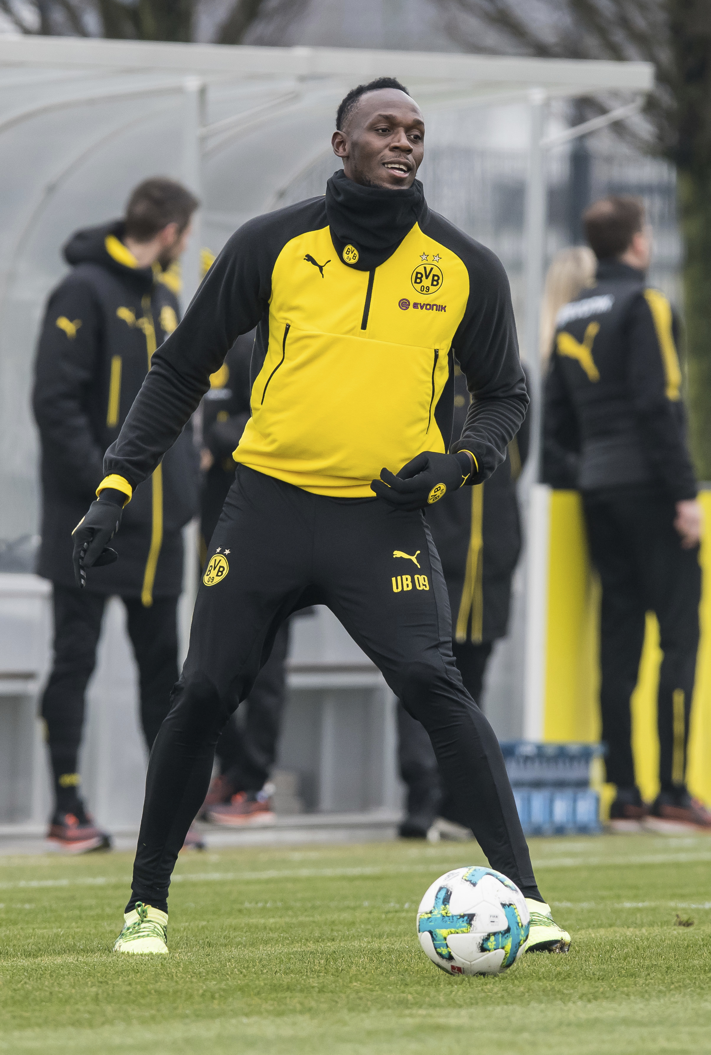 Usain Bolt delights fans by scoring in Dortmund training