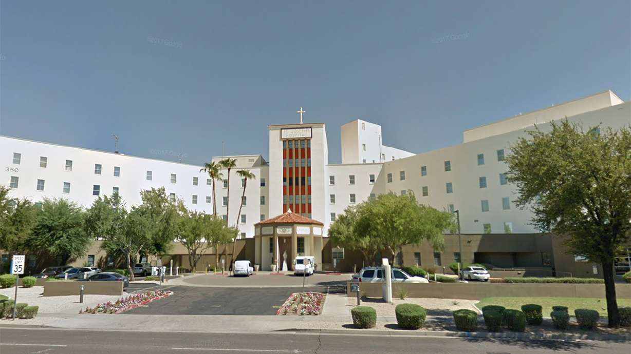 Utah woman gives birth to quintuplets at Phoenix hospital