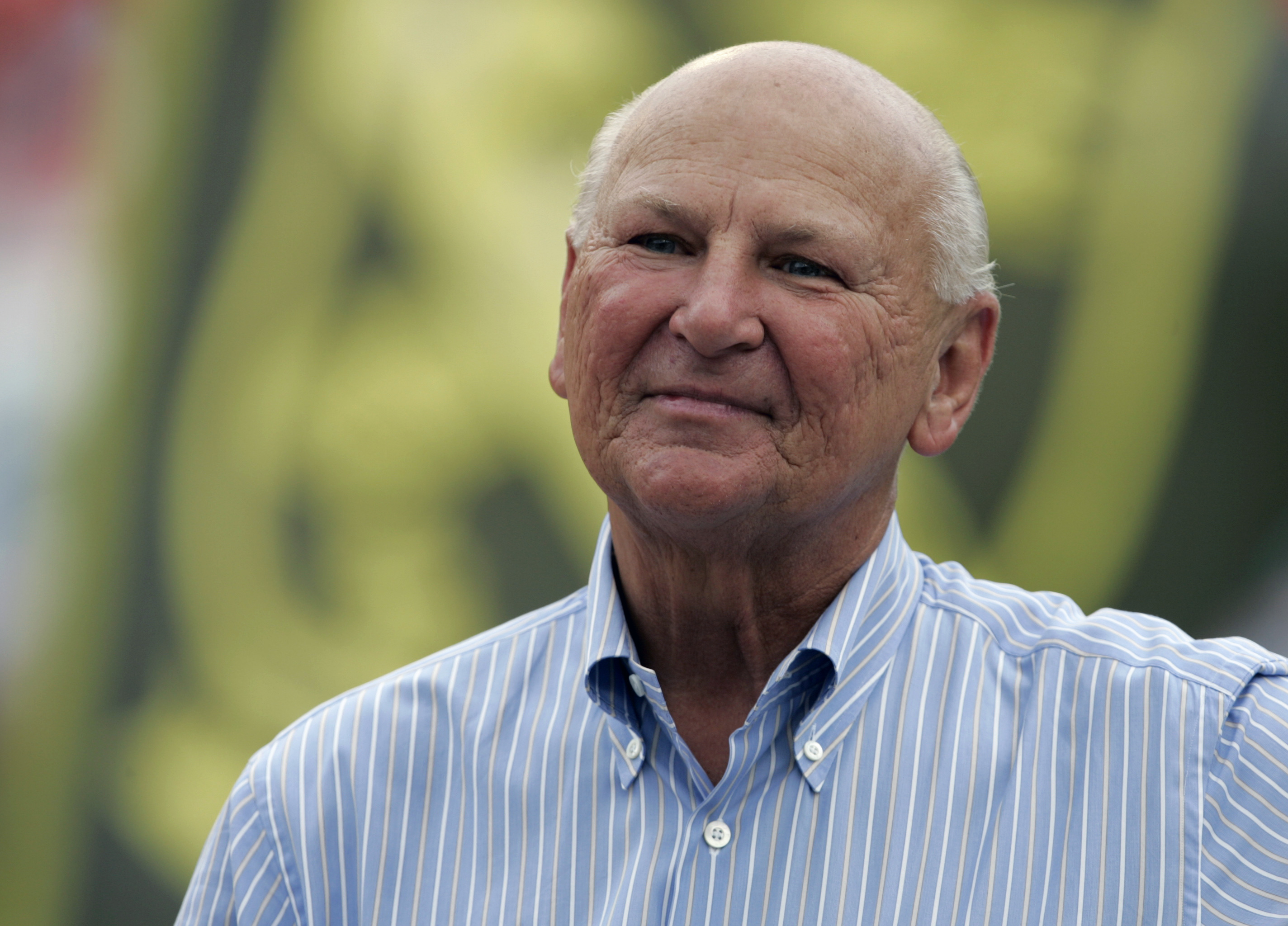 Wayne Huizenga, who went from trash to billions, dies at 80