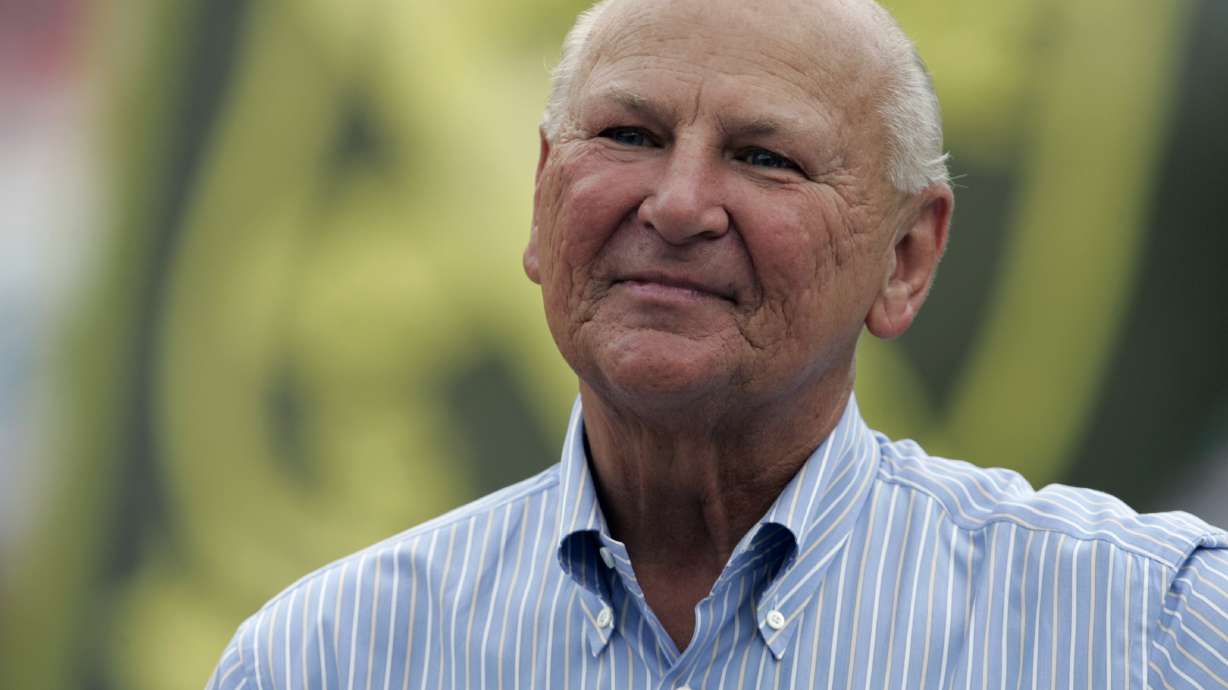 Wayne Huizenga, who went from trash to billions, dies at 80