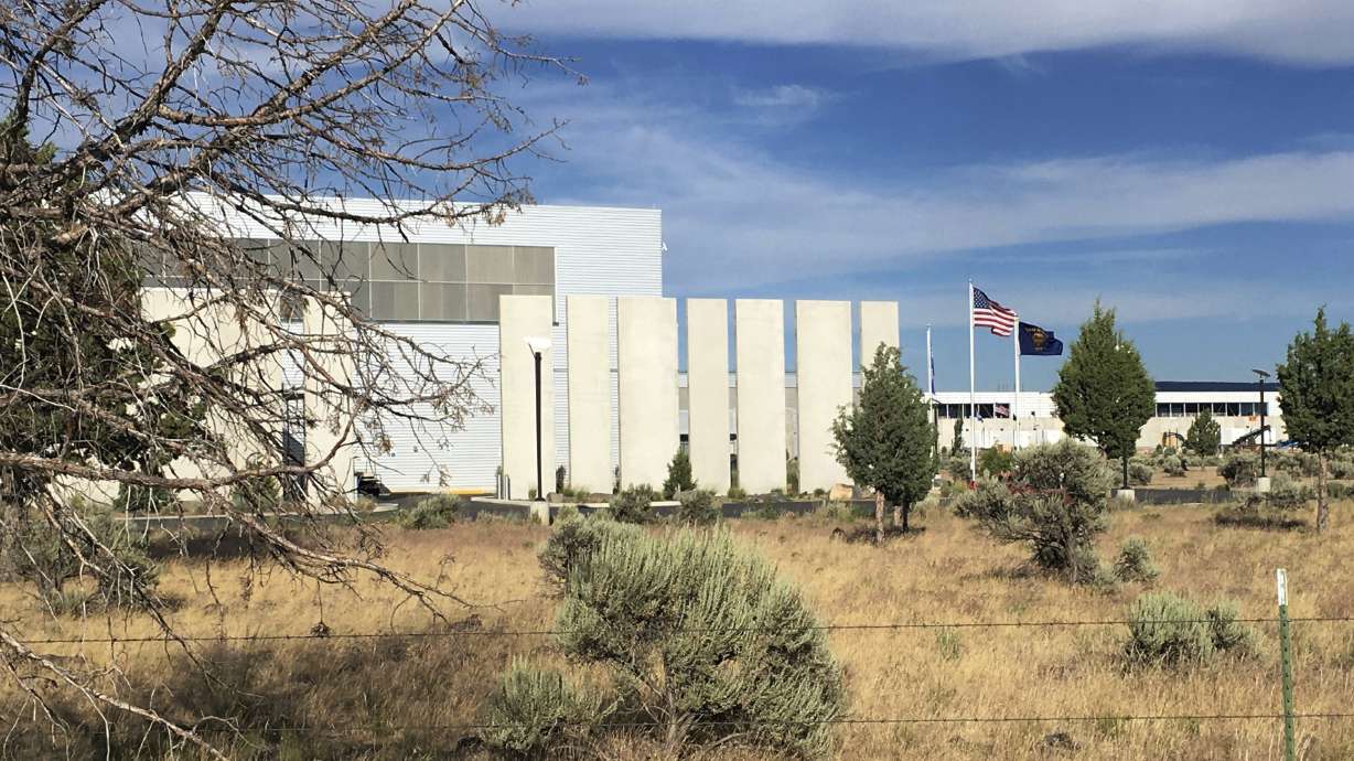 Facebook ads apologize for Cambridge Analytica scandal