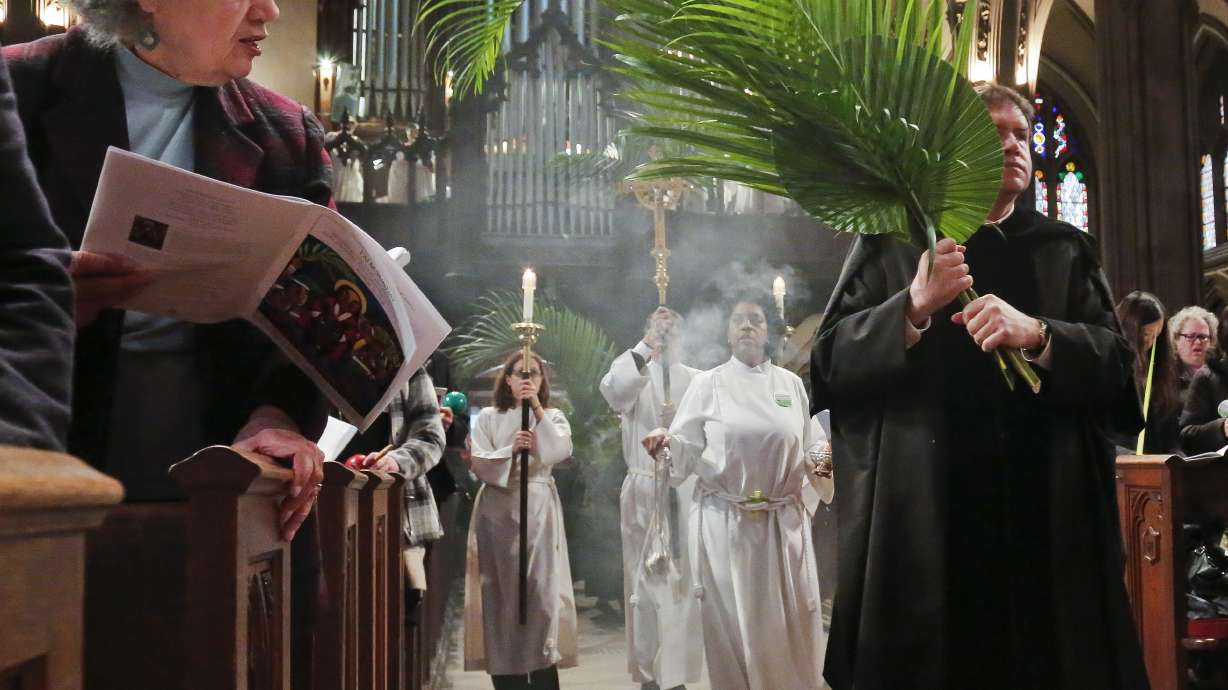 Palm Sunday procession marks start of Holy Week