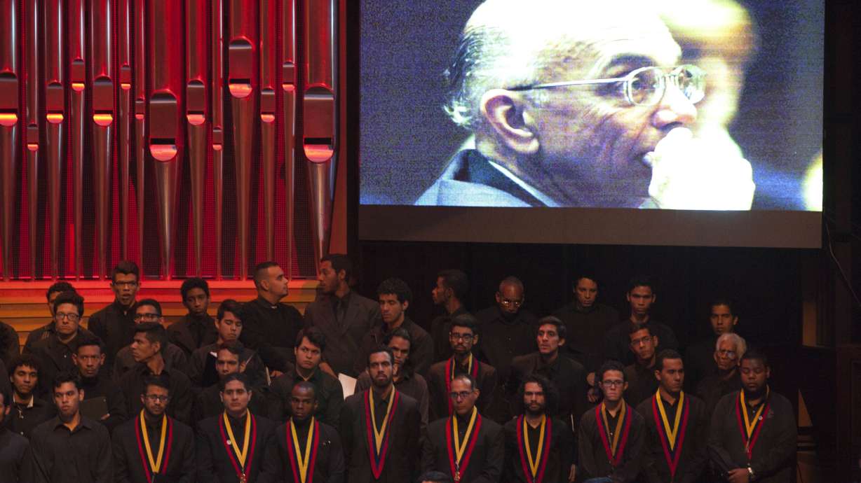 Thousands mourn creator of Venezuelan youth orchestras