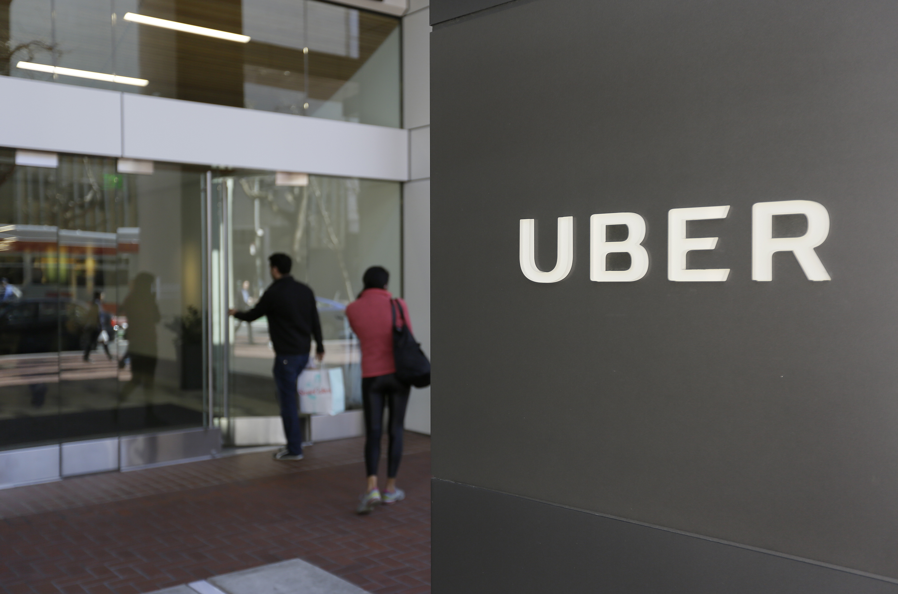 Arizona governor suspends Uber from autonomous testing