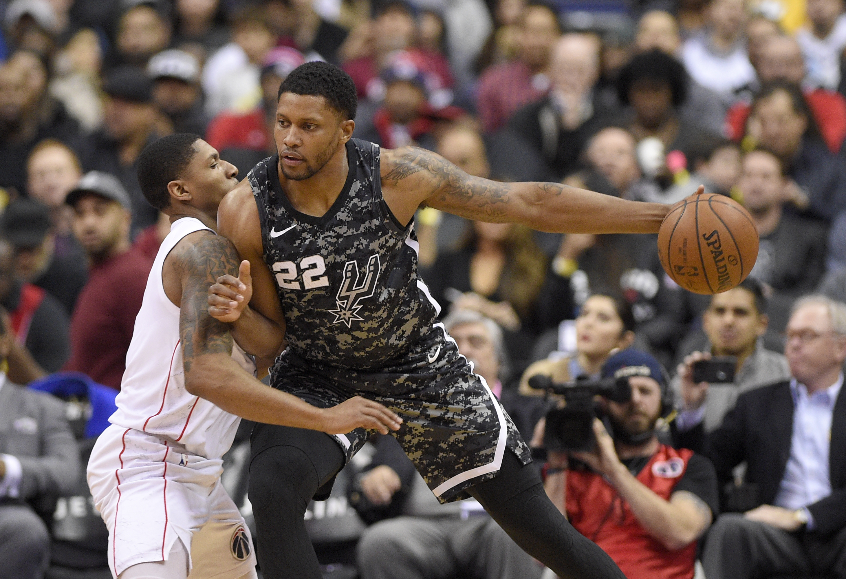 The Utah Jazz agreed to a deal with Rudy Gay on Tuesday.