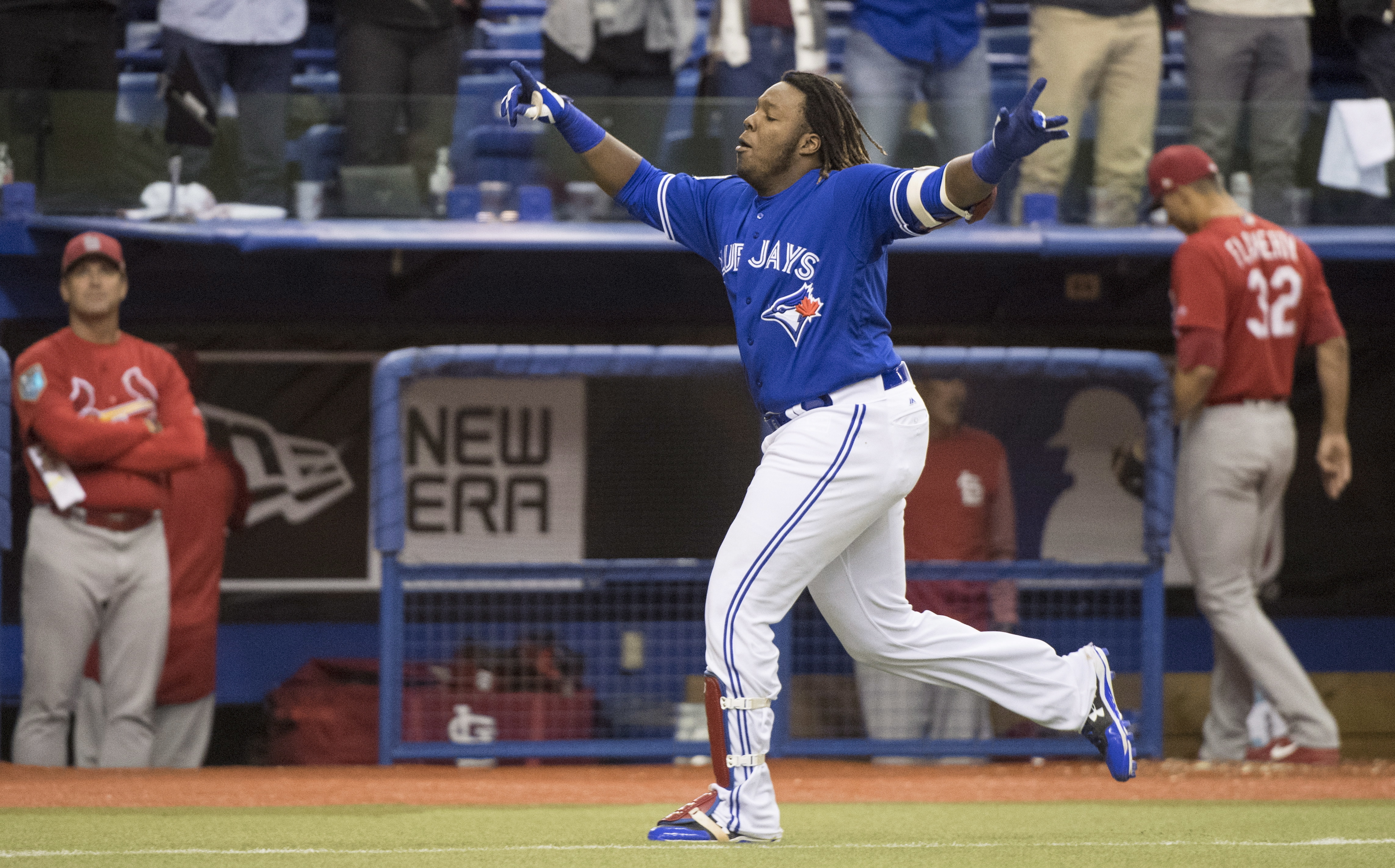 Vlad Guerrero Jr. hits walk-off HR to lift Jays in Montreal