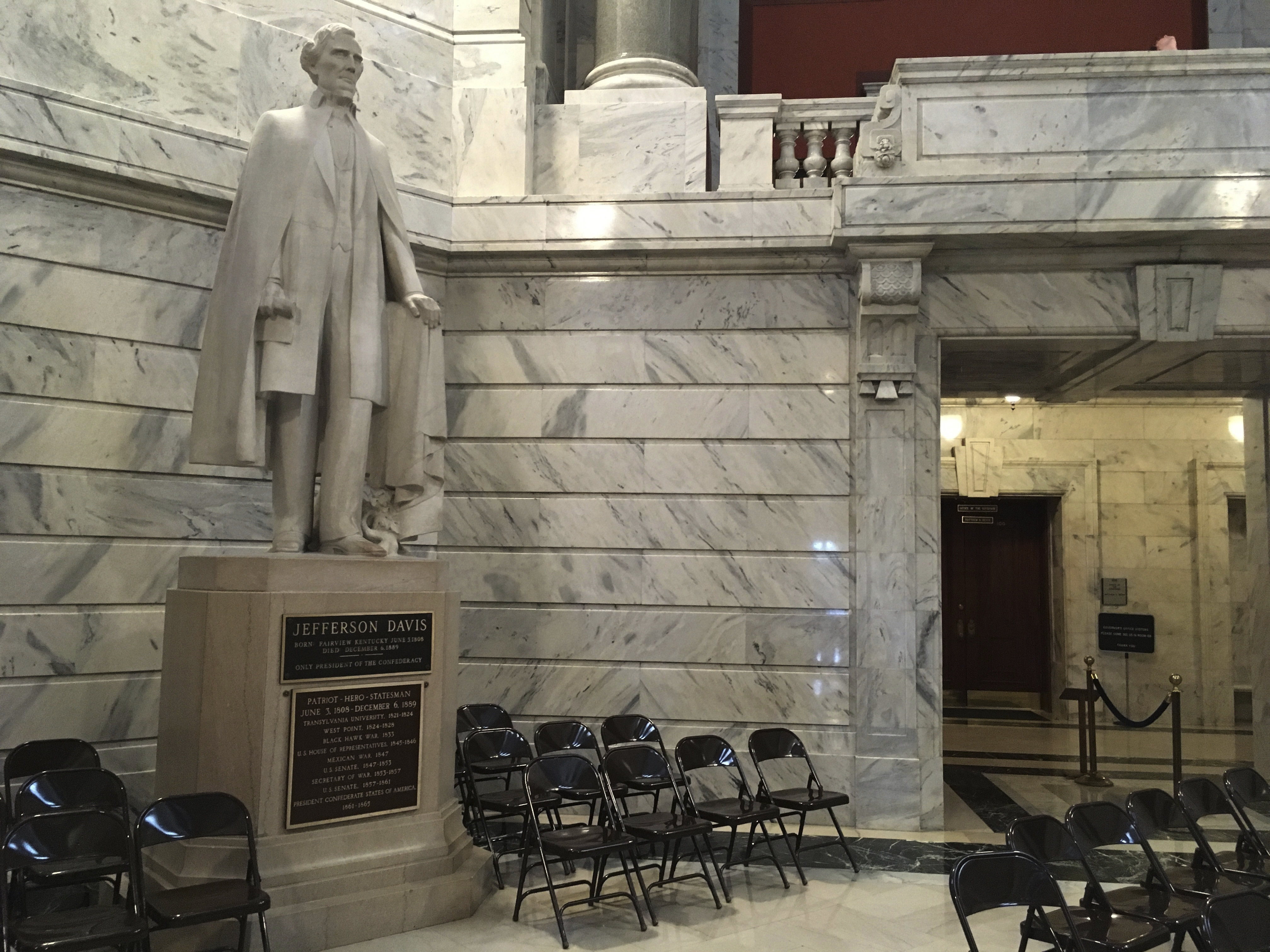 Plaque honoring Jefferson Davis removed at Kentucky Capitol