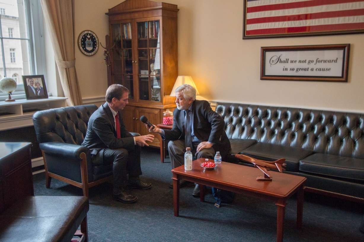 Doug Wright interviews Rep. Chris Stewart, R-Utah, at his congressional office. (Photo: Courtesy Doug Wright)