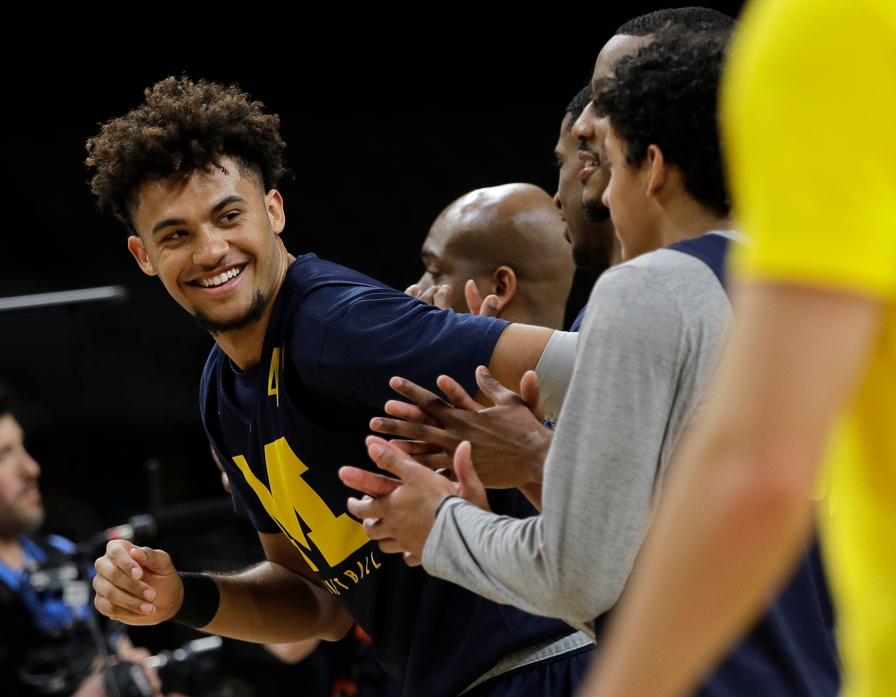 Loyola-Chicago, Michigan both go into semifinal with 32 wins