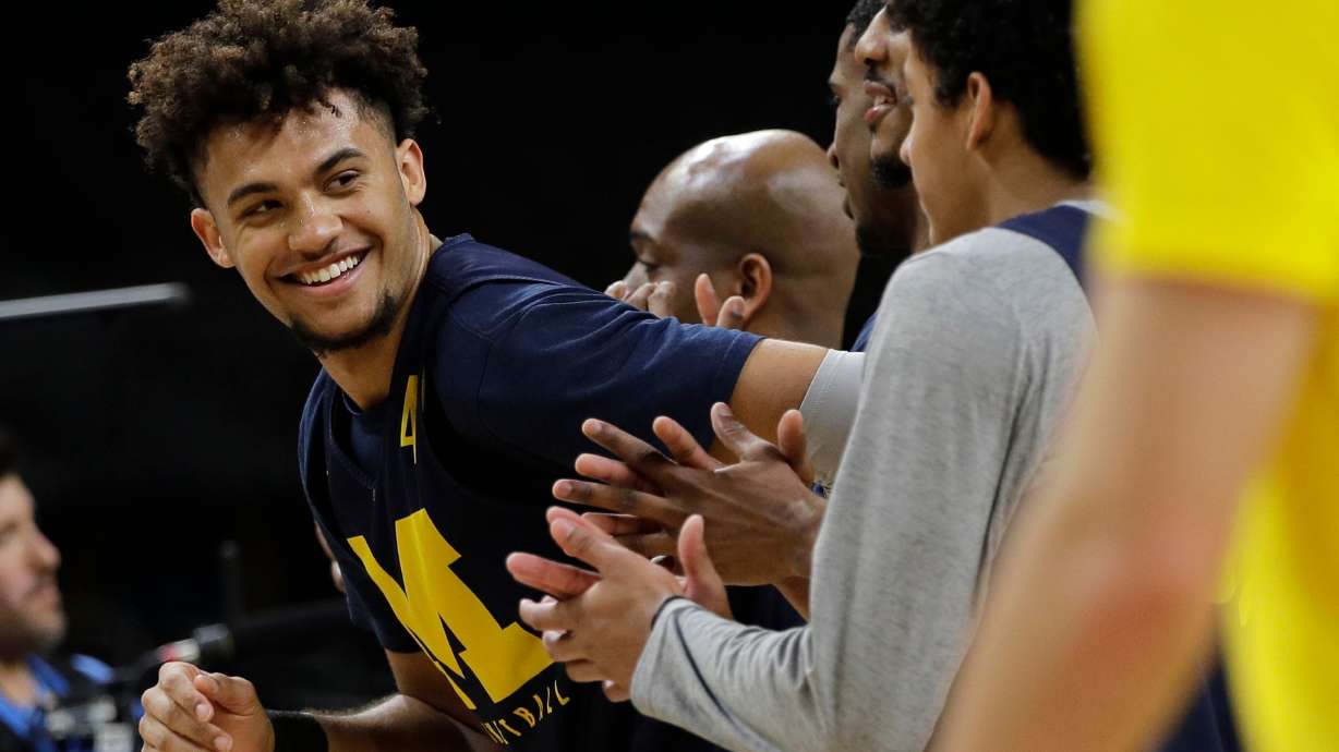 Loyola-Chicago, Michigan both go into semifinal with 32 wins