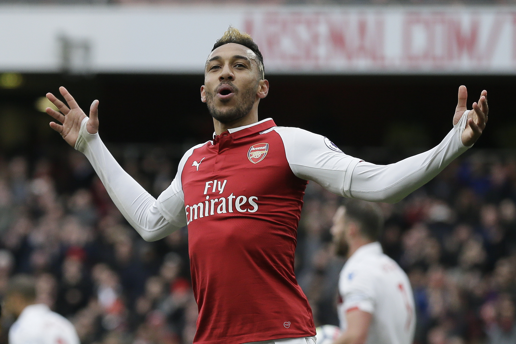 Arsenal beats Stoke 3-0 in Premier League