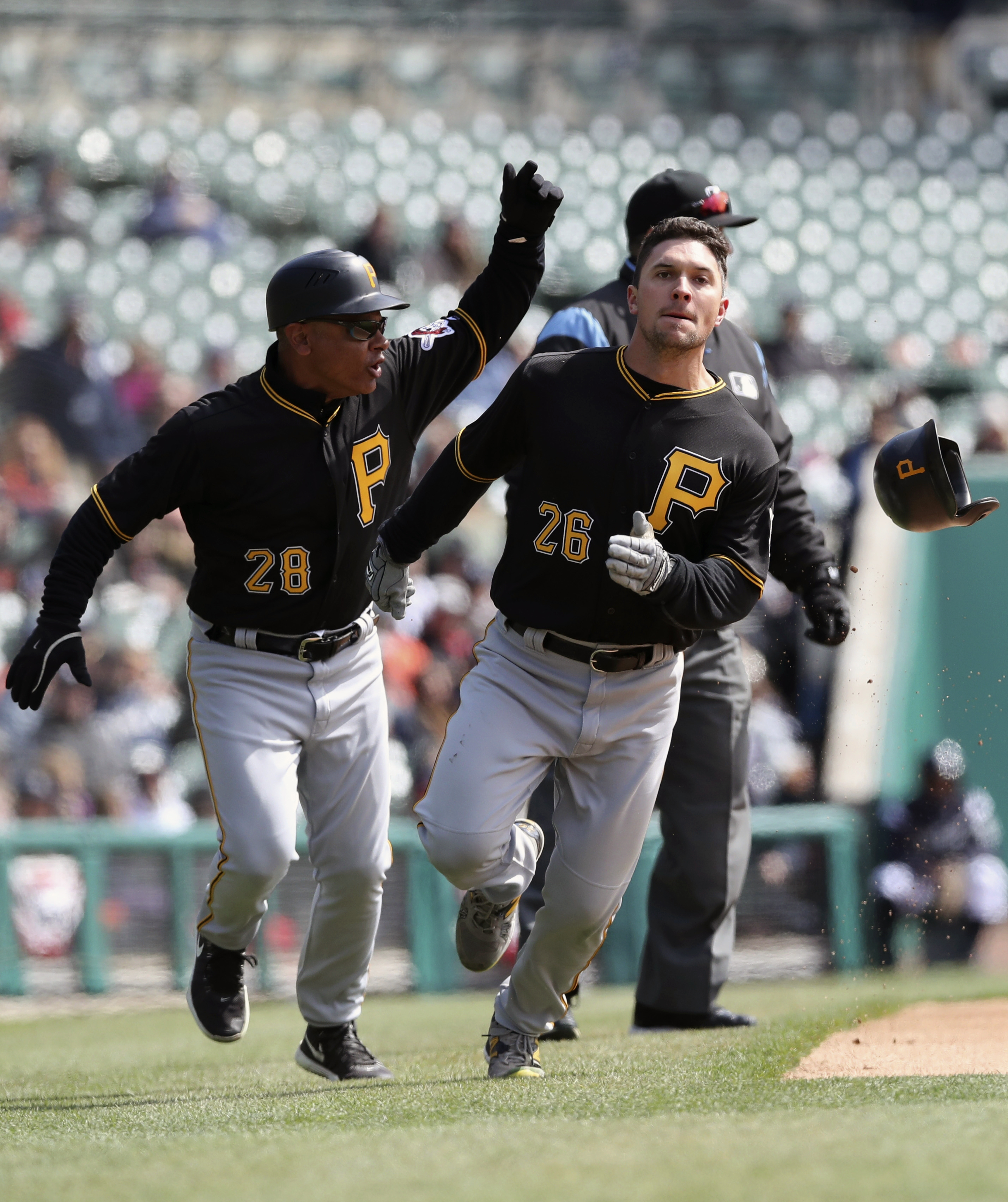 Pirates beat Tigers 8-6 to sweep doubleheader, series