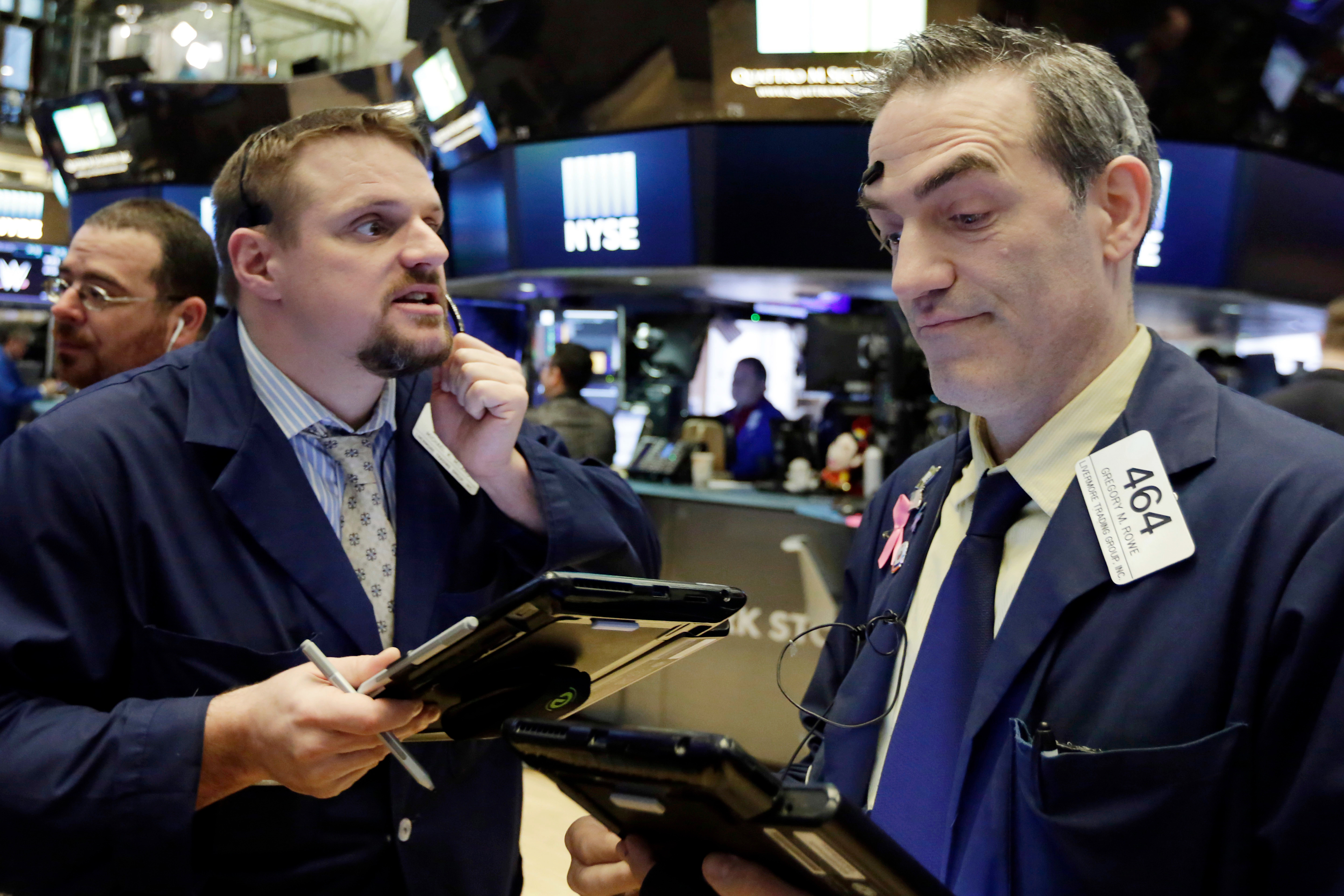 Asians stocks fall on US-China trade tensions, yen rises