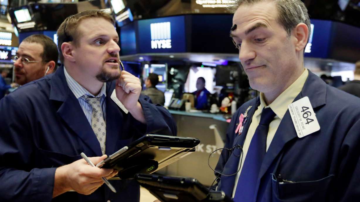 Asians stocks fall on US-China trade tensions, yen rises