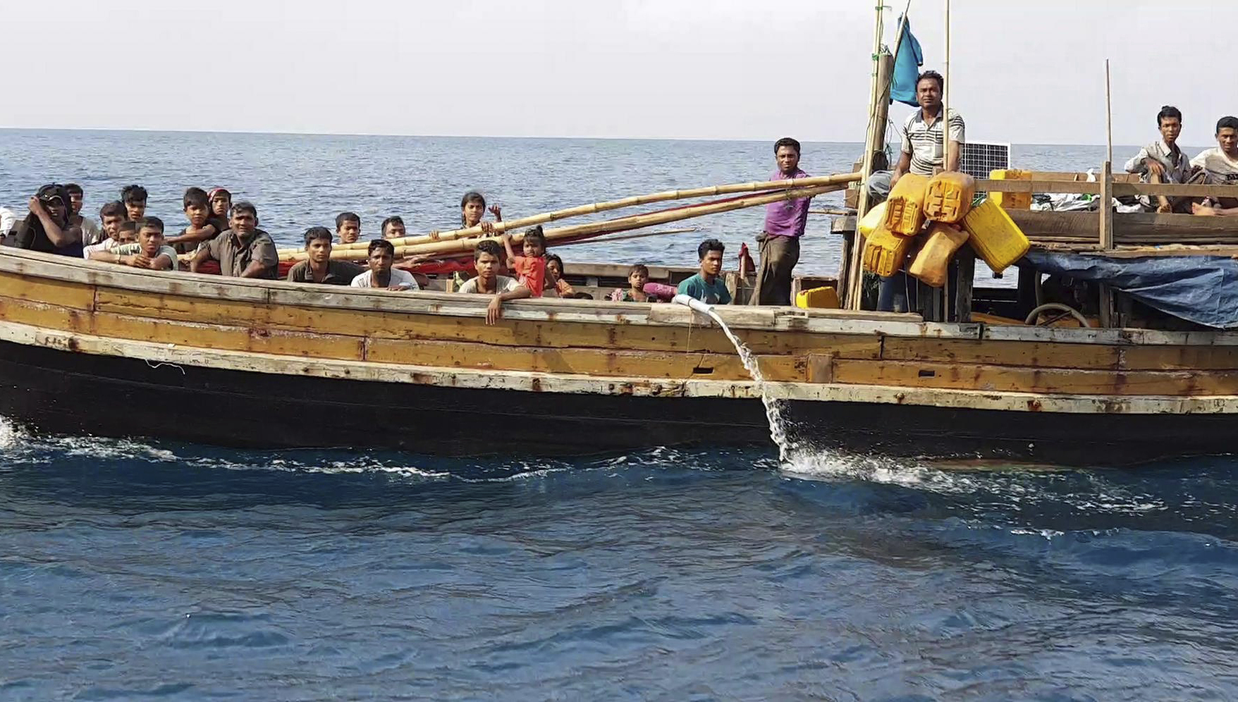 Malaysia intercepts boat carrying Rohingya refugees