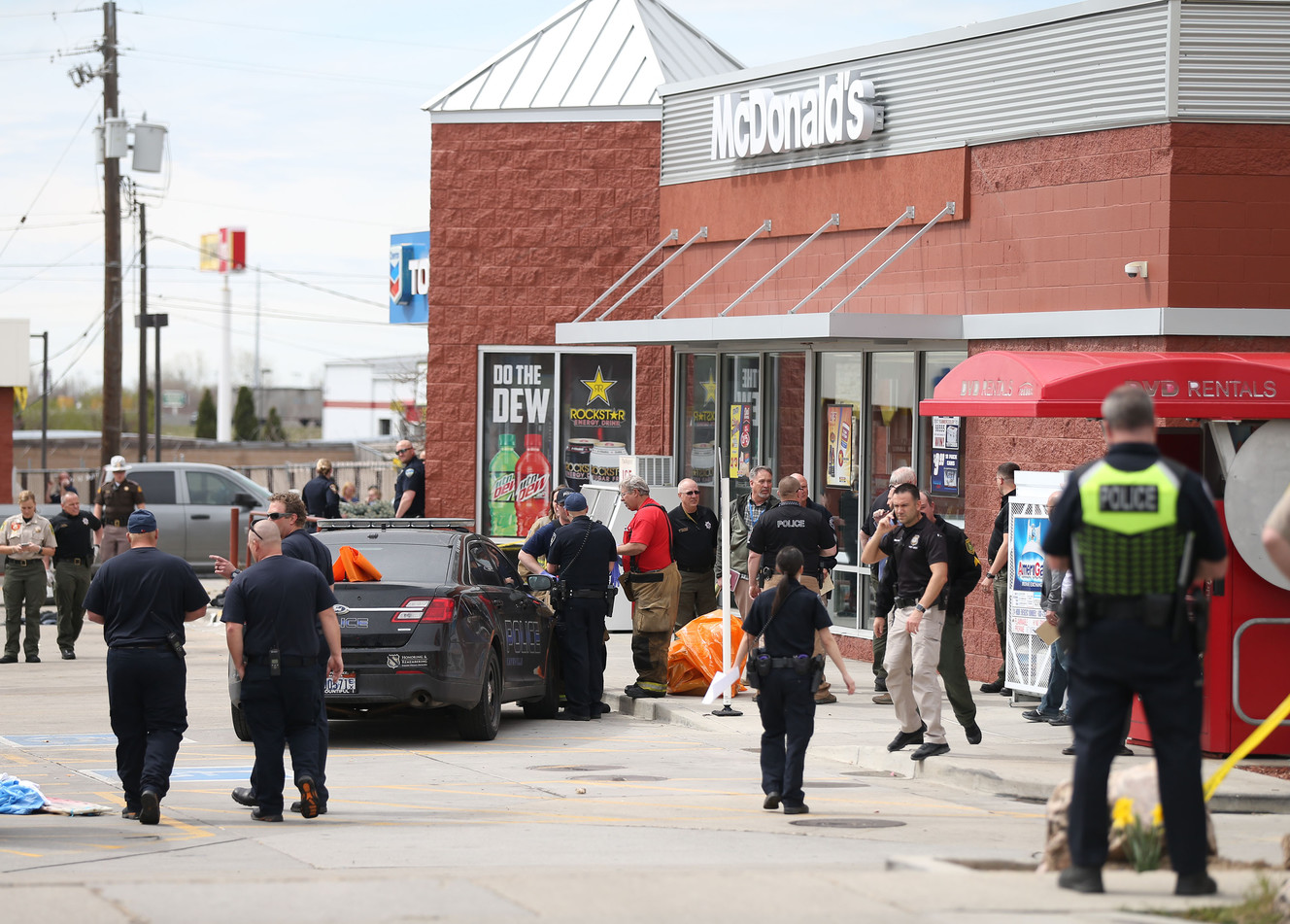 Kaysville officers who saved burning suicidal man speak to public
