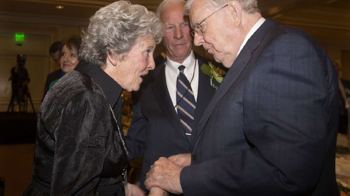 Couple who oversaw health of LDS missionaries honored with Legacy of Life award
