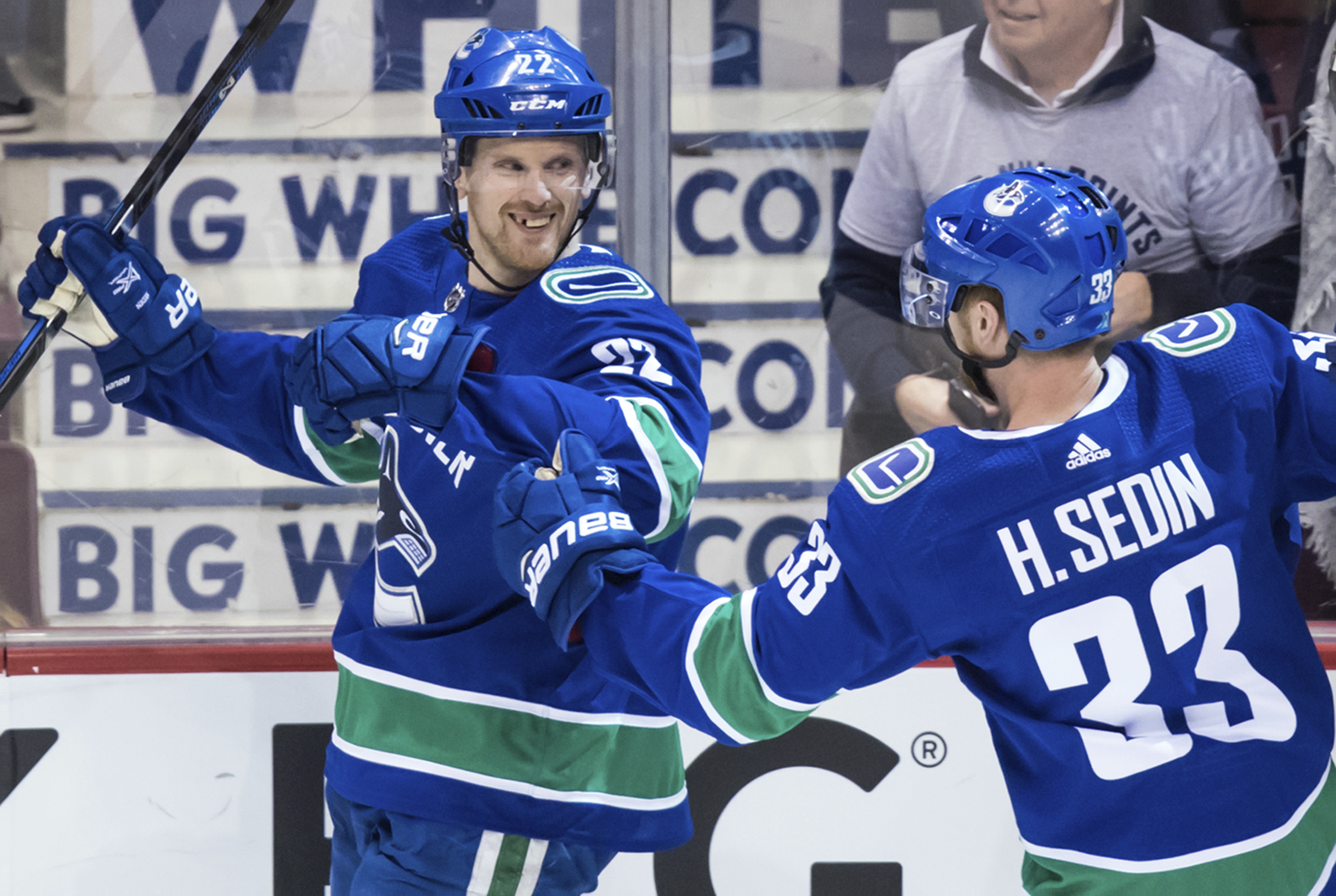 Sedin twins combine on OT winner in their final home game