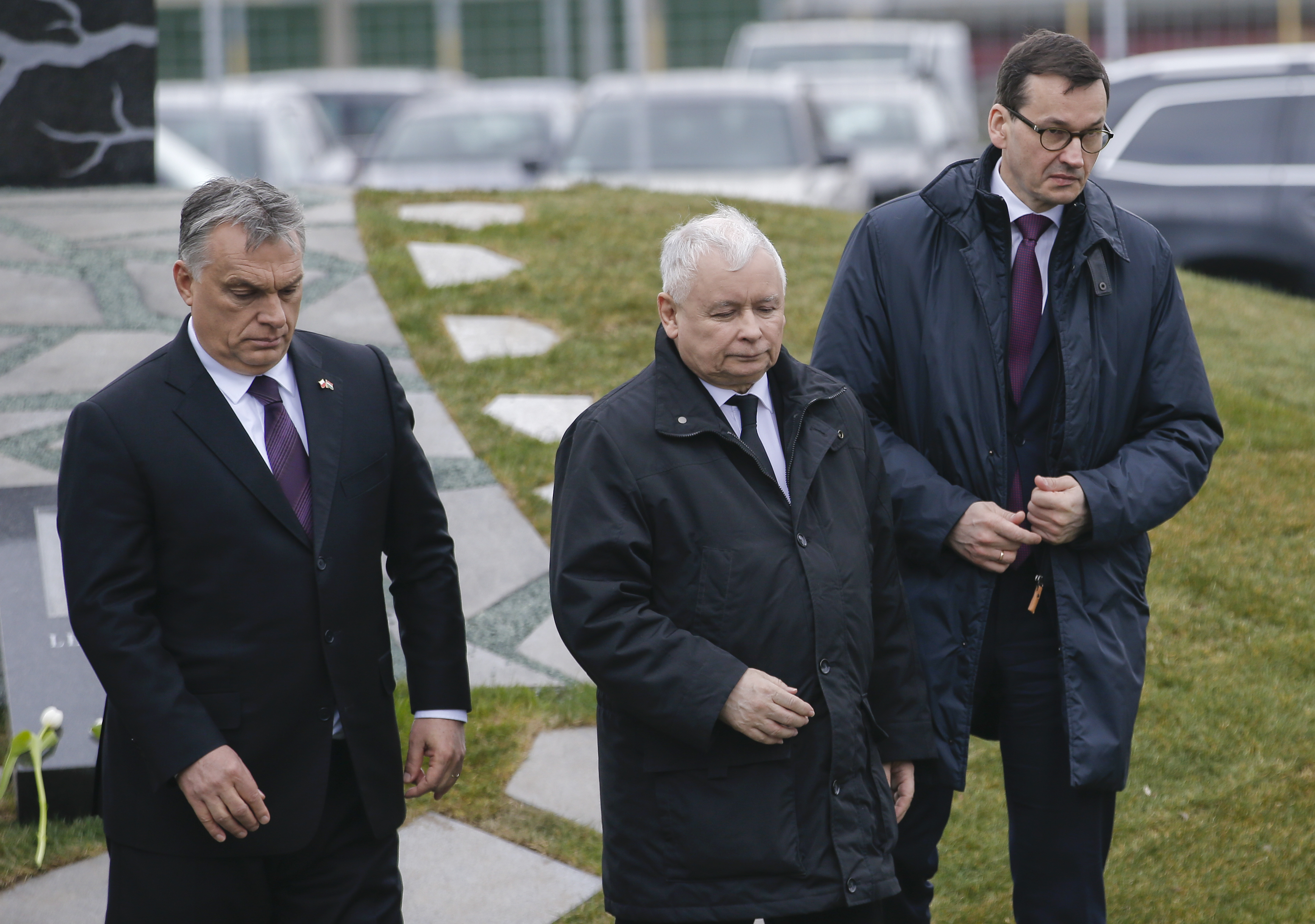 Hungary unveils memorial to crash that killed Polish leader