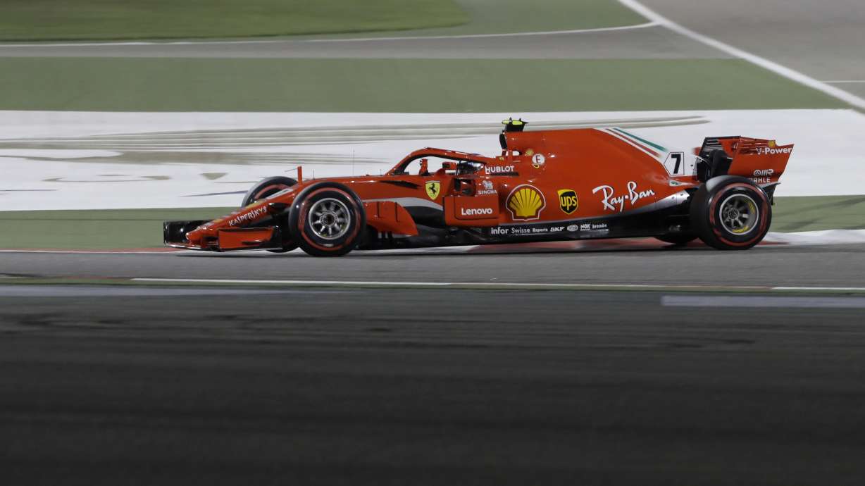 Raikkonen's car breaks Ferrari mechanic's leg in tire stop