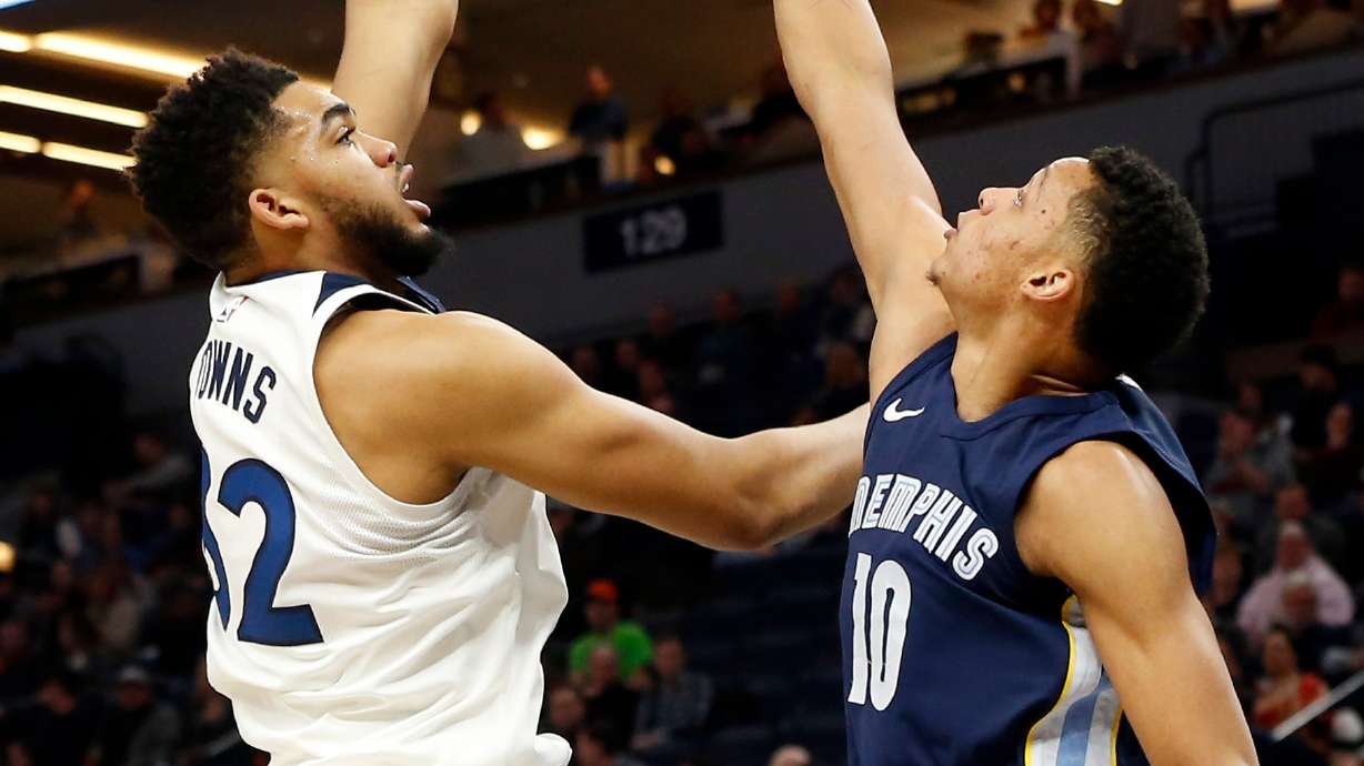 Towns helps playoff-chasing T-wolves top Grizzlies 113-94