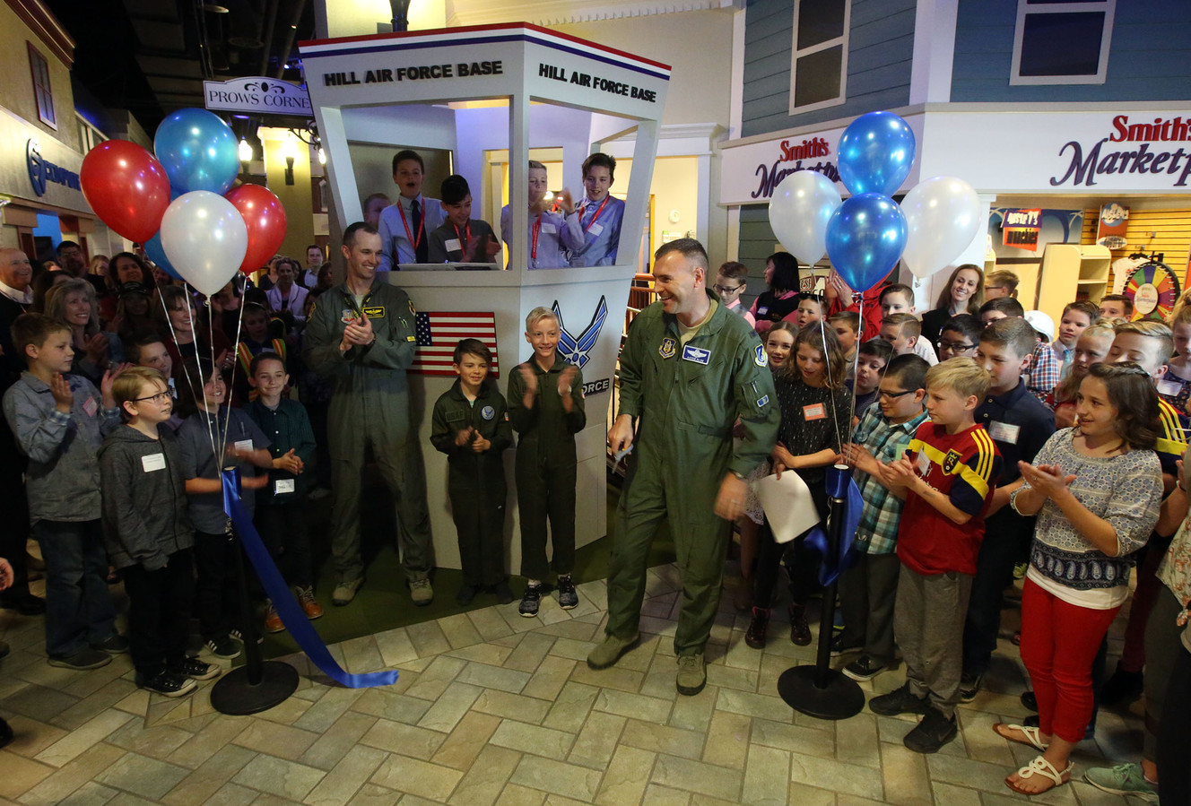 HAFB gives kids a hands-on look at STEM careers in Junior Achievement City  | KSL.com