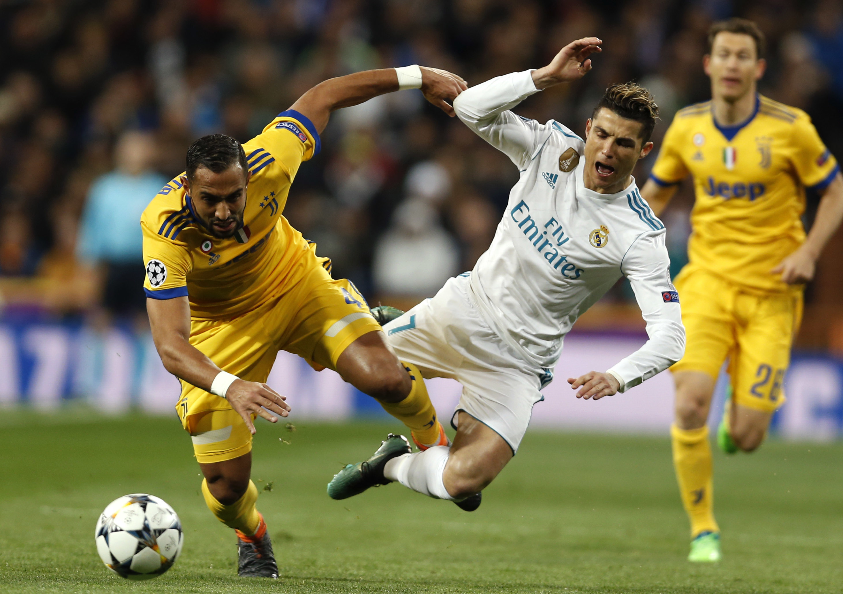 Late Ronaldo penalty keeps Madrid alive in Champions League