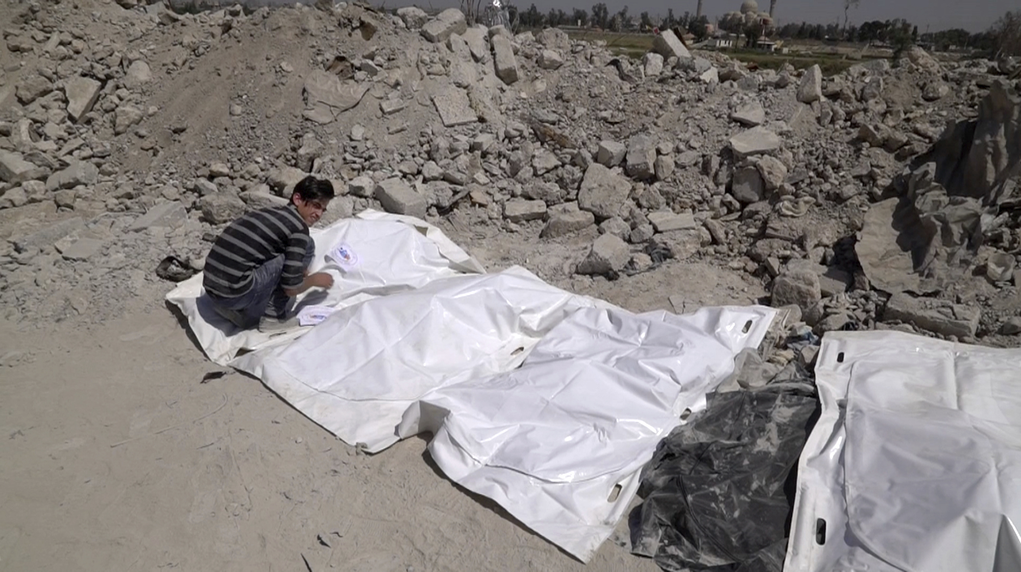 1,000 bodies of militant fighters buried in Mosul mass grave